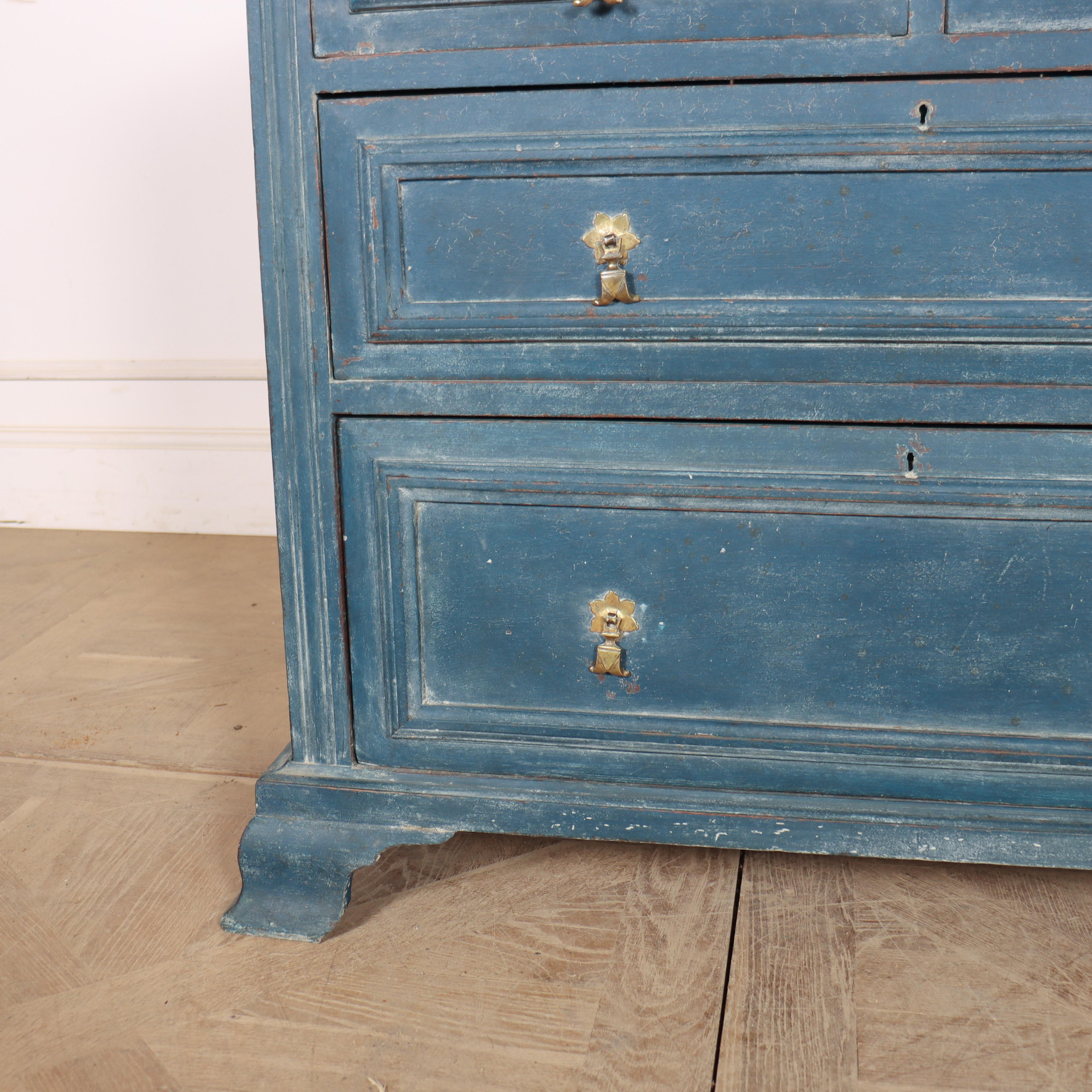 Commode continentale peinte danoise en vente 1