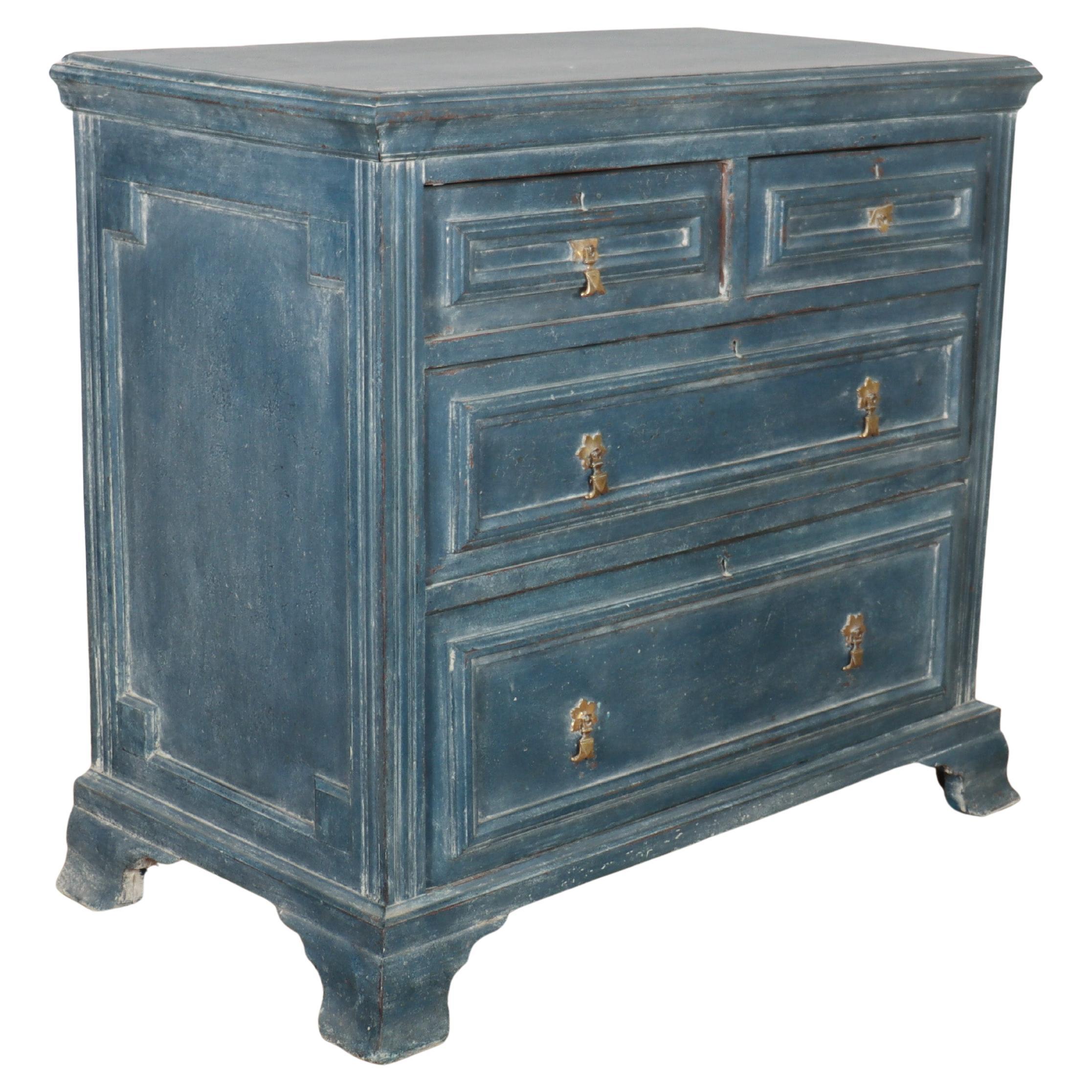 Commode continentale peinte danoise en vente