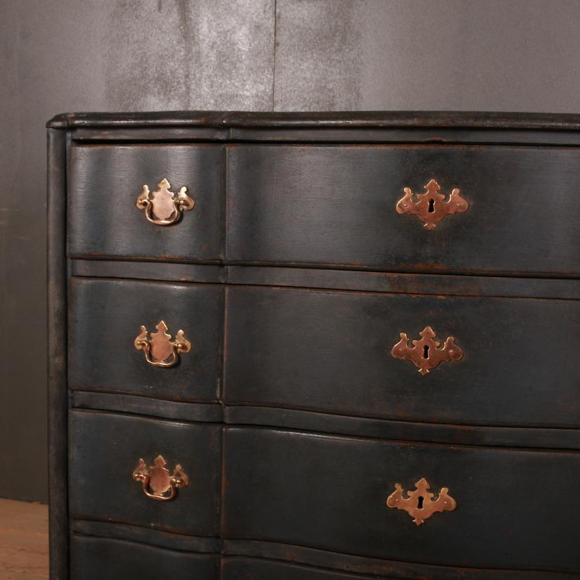 18th century painted Danish 4-drawer serpentine commode, 1780

Dimensions:
48 inches (122 cms) wide
24 inches (61 cms) deep
41.5 inches (105 cms) high.

   