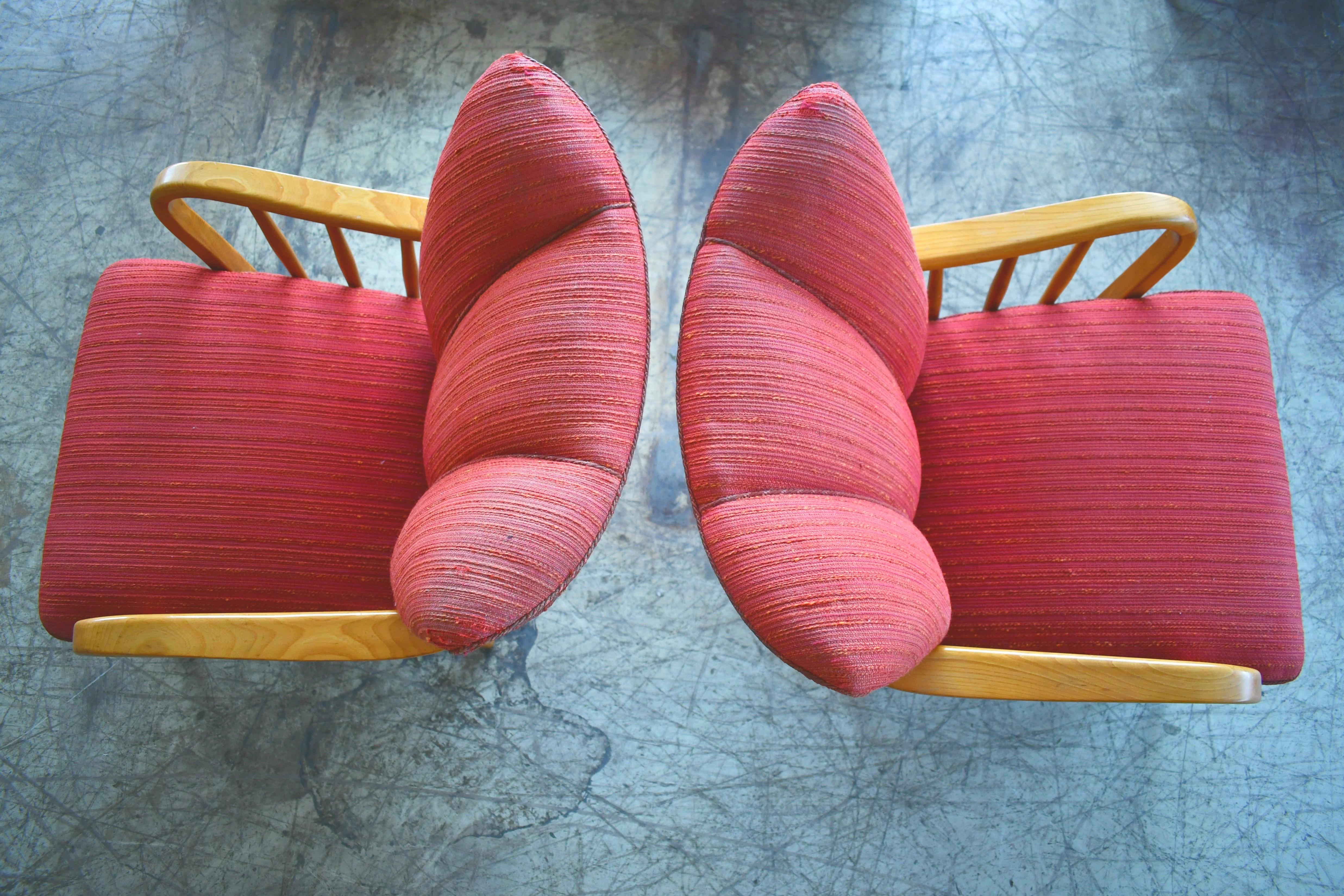 Danish Pair of 1940s Lounge Chairs with Elmwood Armrests 4