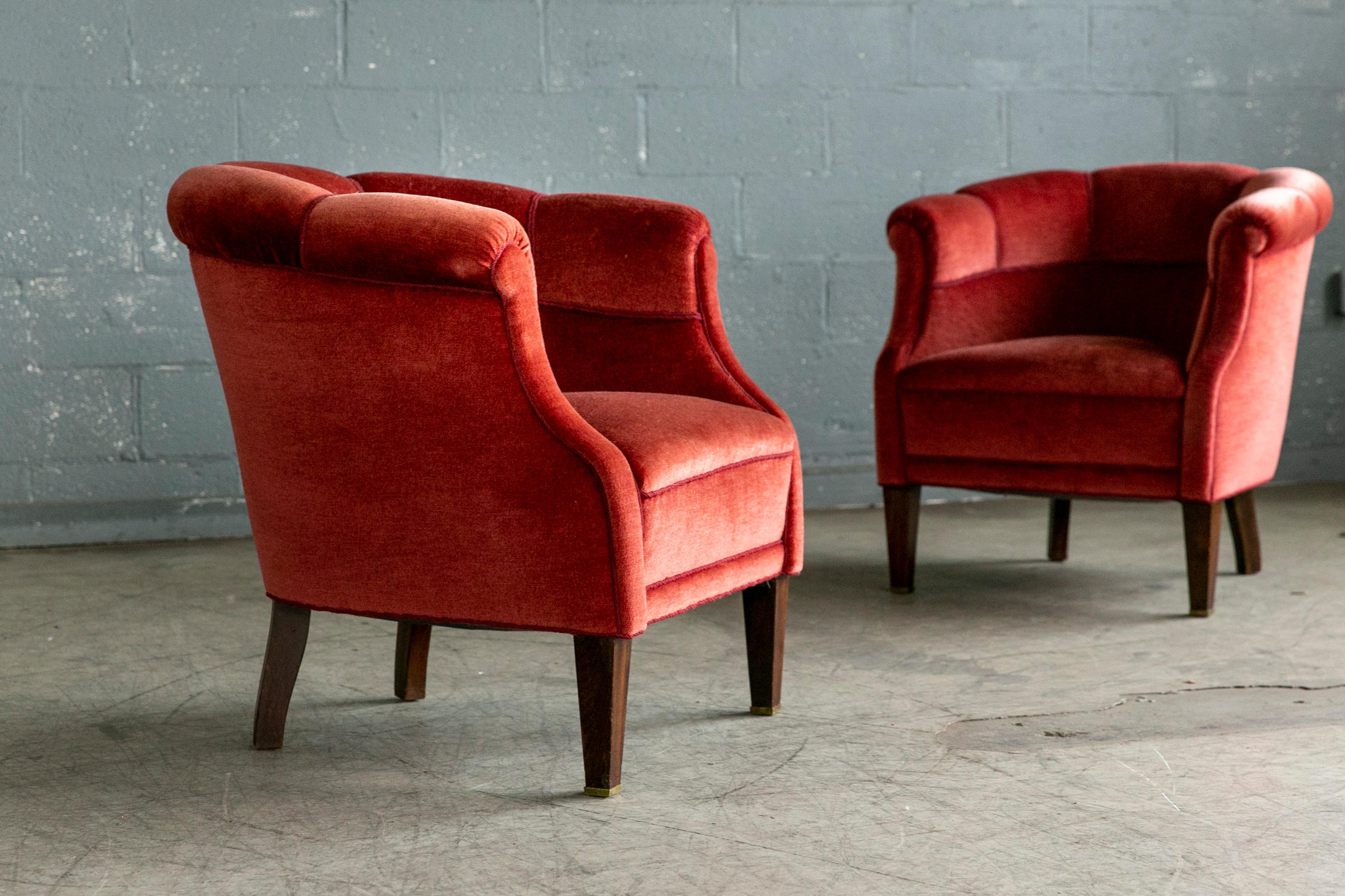 Danish Pair of 1940s Low Lounge Tub Chairs in Red Mohair In Good Condition In Bridgeport, CT