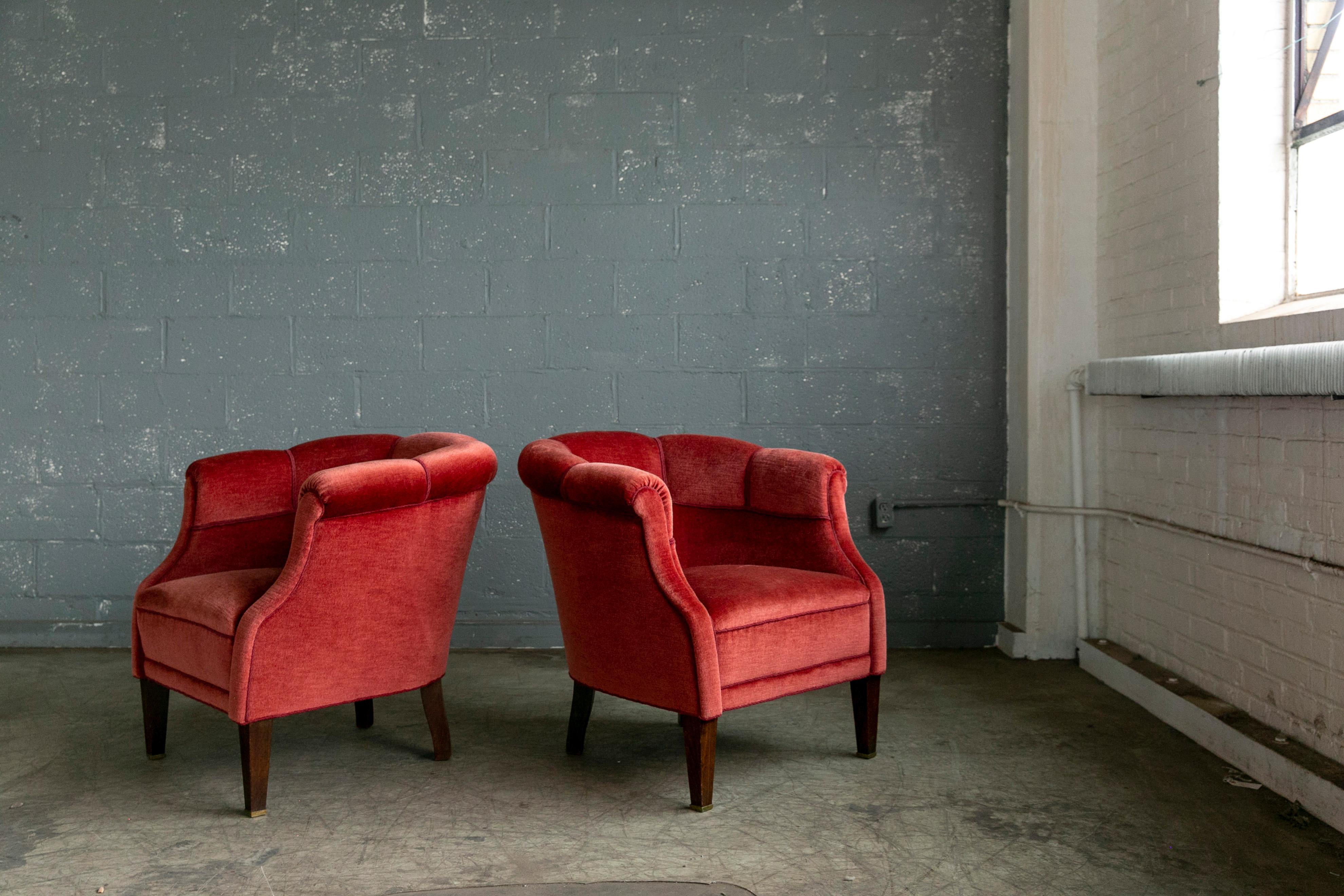 Danish Pair of 1940s Low Lounge Tub Chairs in Red Mohair 1