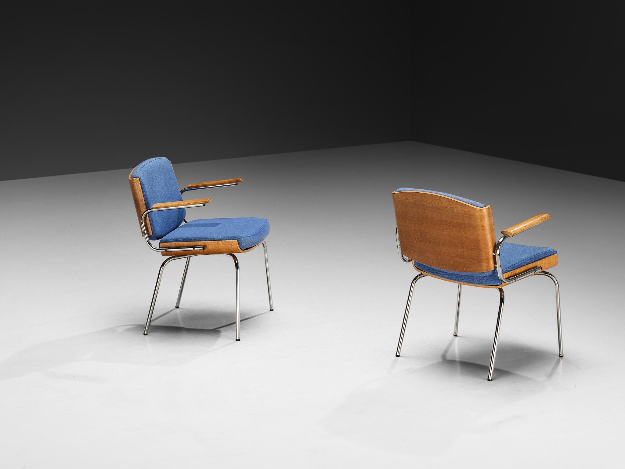 Fine XX secolo Coppia di poltrone danesi in Oak e cromo con tappezzeria blu in vendita