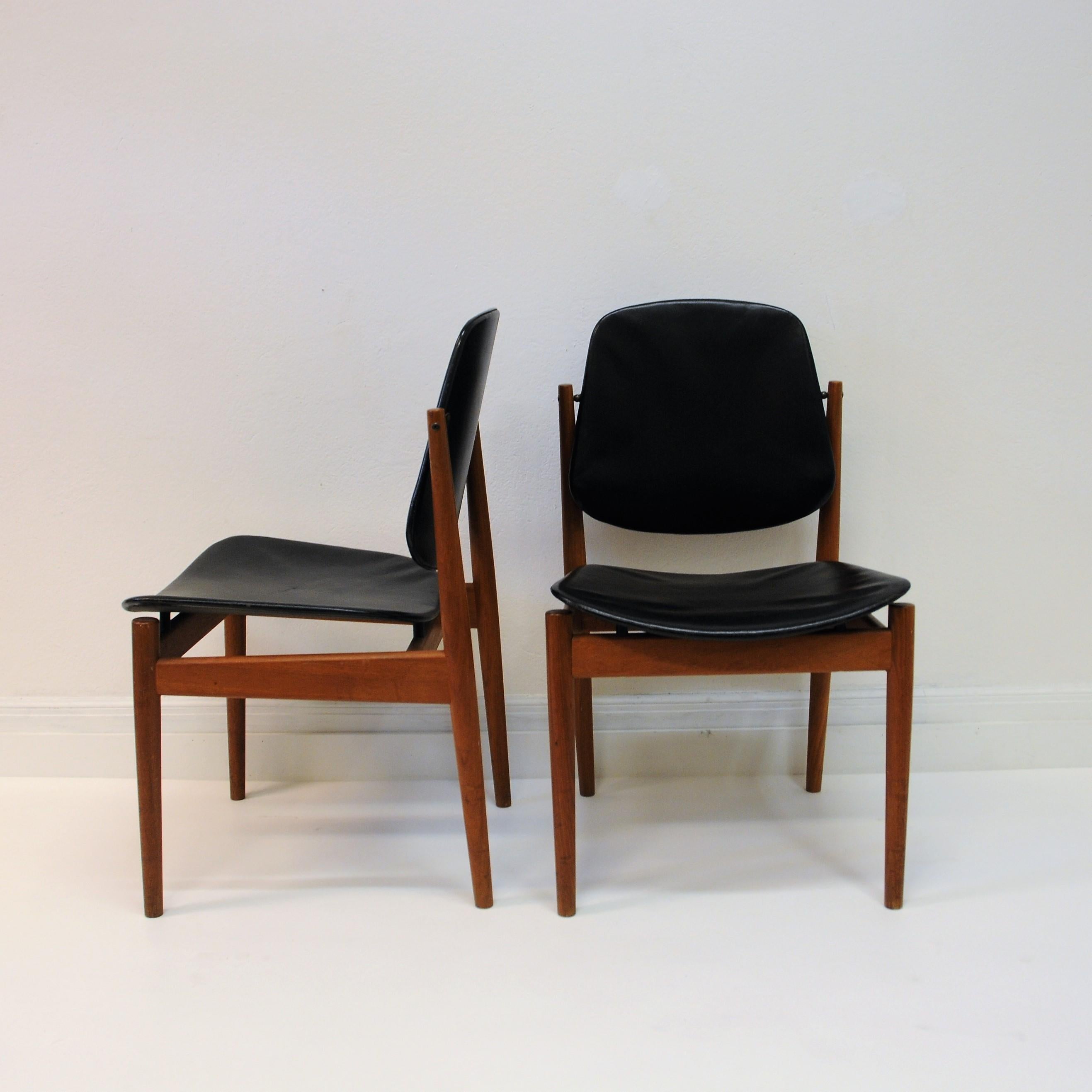Blackened Danish pair of  Diningchairs by Arne Vodder in teak and black leather, 1950s