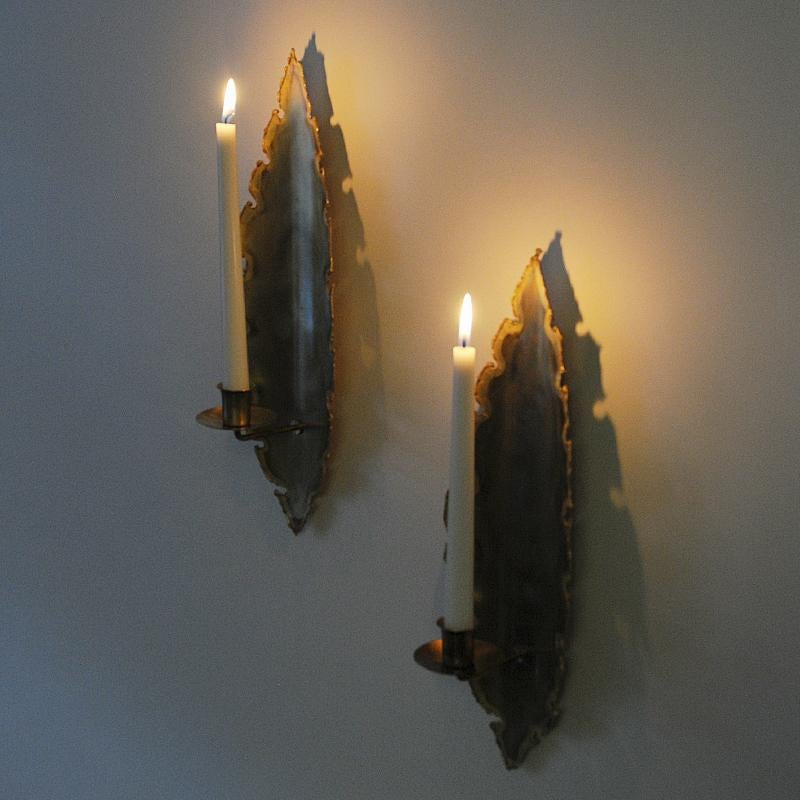 A lovely candle light holder pair of Brutalist wall lights designed in the 1960s by Svend Aage Holm Sørensen for company Holm Sørensen & Co. Denmark.
Wall candle holders with an acid-treated and torch-cut brustalistic brass design. Gives a lovely