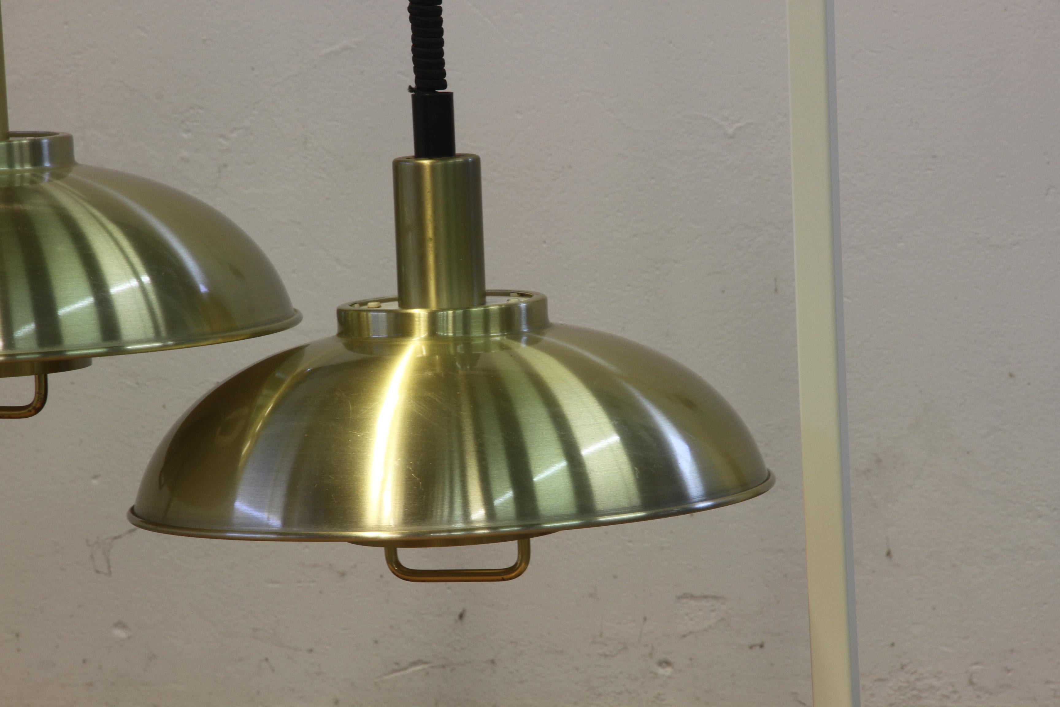 Mid-Century moderno Coppia danese di lampade a sospensione/soffitto in ottone attribuite alla ditta Frandsen 1 in vendita