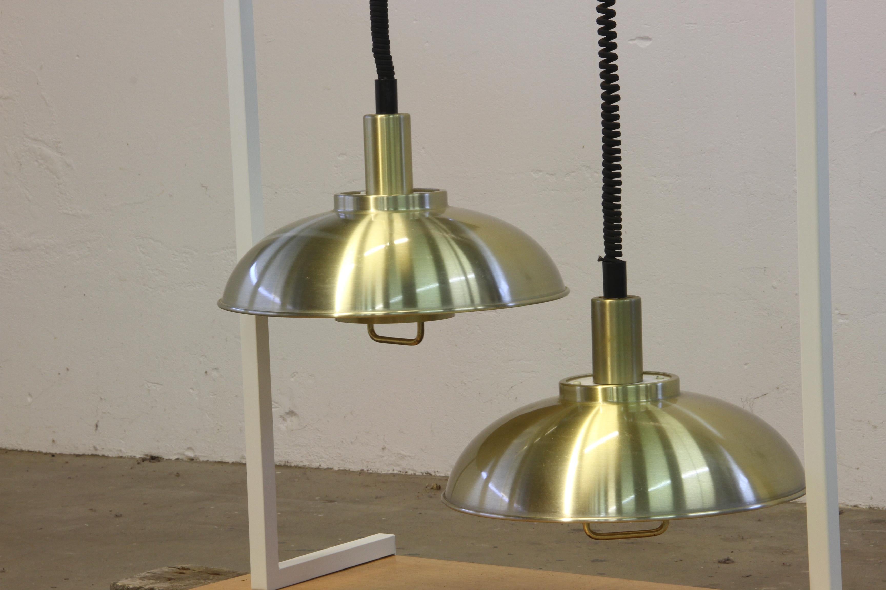 Fine XX secolo Coppia danese di lampade a sospensione/soffitto in ottone attribuite alla ditta Frandsen 1 in vendita