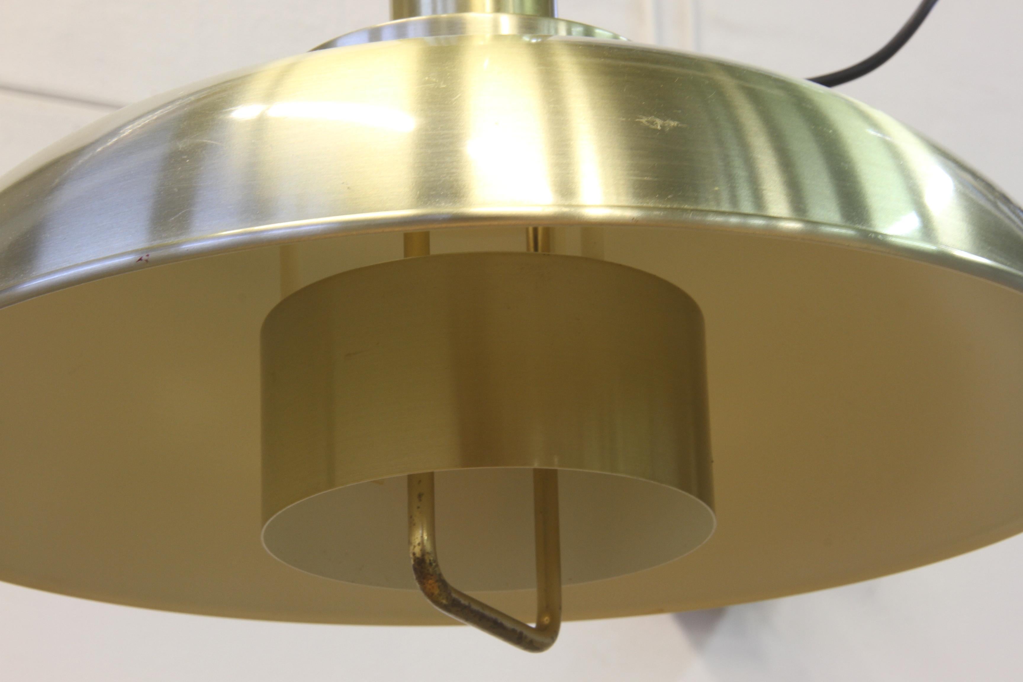 Coppia danese di lampade a sospensione/soffitto in ottone attribuite alla ditta Frandsen 1 in vendita 2