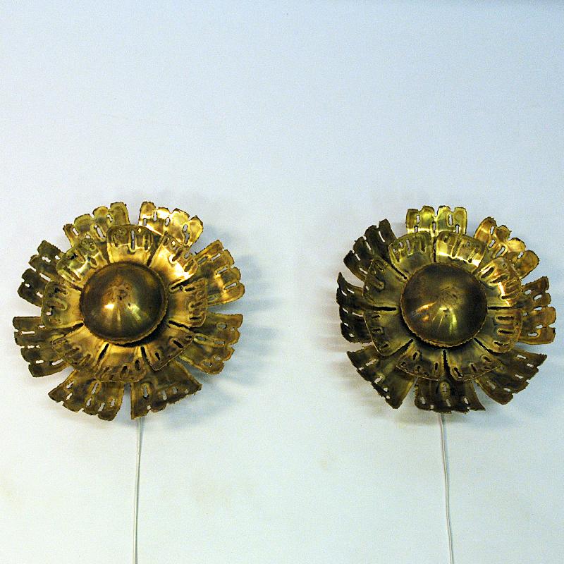 Danish Large Pair of Brutalist Brass Flower Lamps by Holm-Sørensen, 1960s In Good Condition In Stockholm, SE