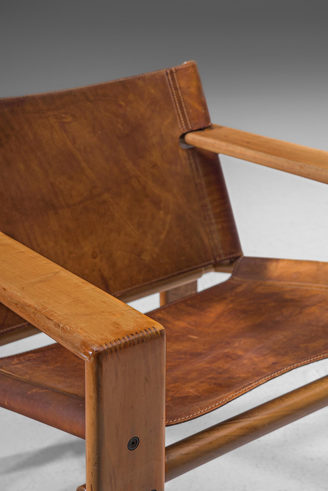 Mid-20th Century Italian Pair of Cubist Armchairs in Cognac Leather and Elm by Tarcisio Colzani
