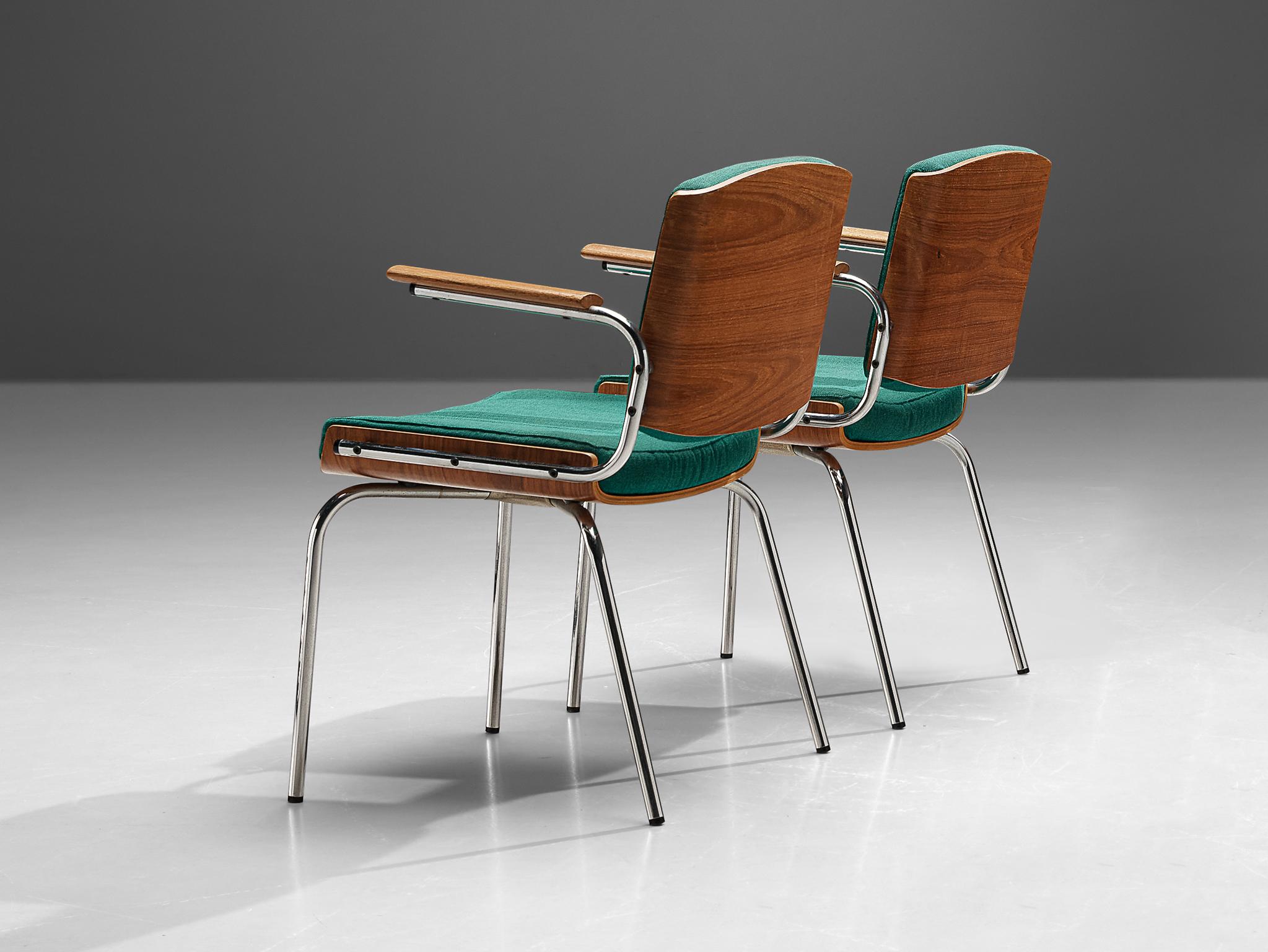 Duba, Paar Esszimmerstühle, Teak-Sperrholz, Stoff, verchromter Stahl, Dänemark, 1970er Jahre

Ein Paar dänische Stühle, hergestellt von Duba. Das Design zeichnet sich durch eine auffällige Kombination von MATERIALEN und Texturen aus. Die Rückseite