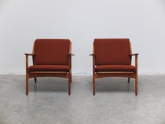 Coppia di sedie da salotto danesi in Oak di Niels Koefoed, anni '60