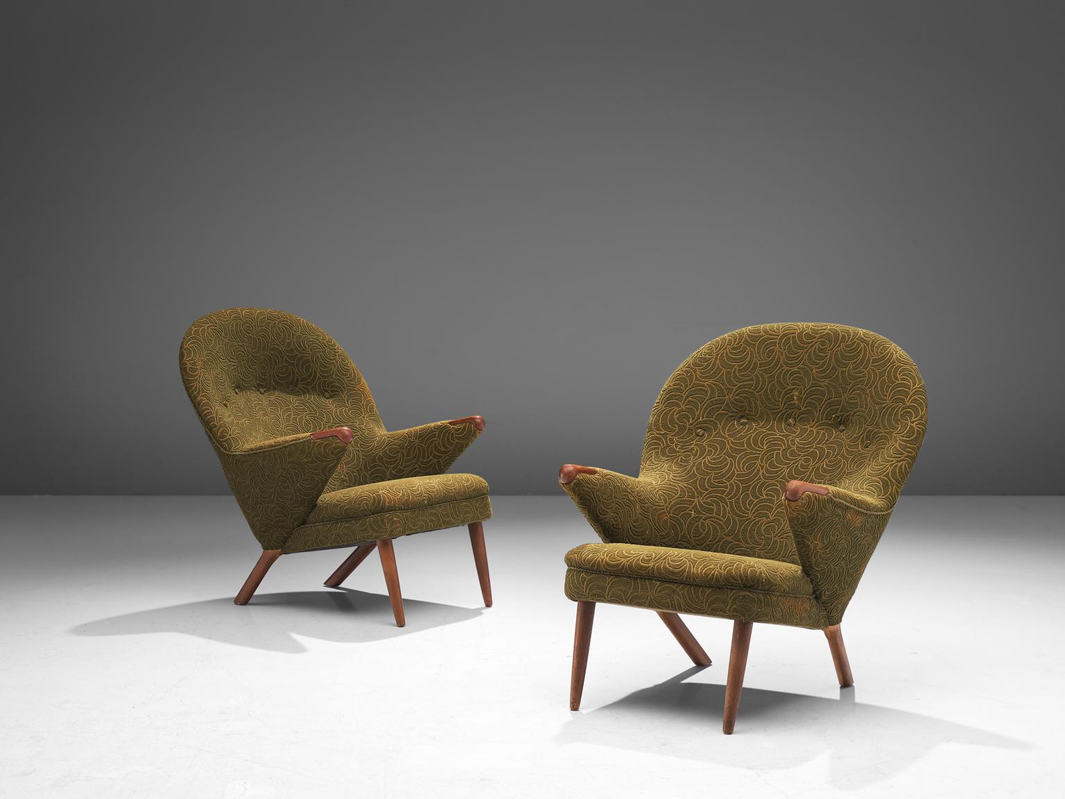 Pair of lounge chairs, oak and fabric, Denmark, 1960's

These lounge chairs have an open expression and an elegant shape due to its round shapes. The high, rounded backrest is stunning. The armrests have flow loosely in the seat, giving the idea