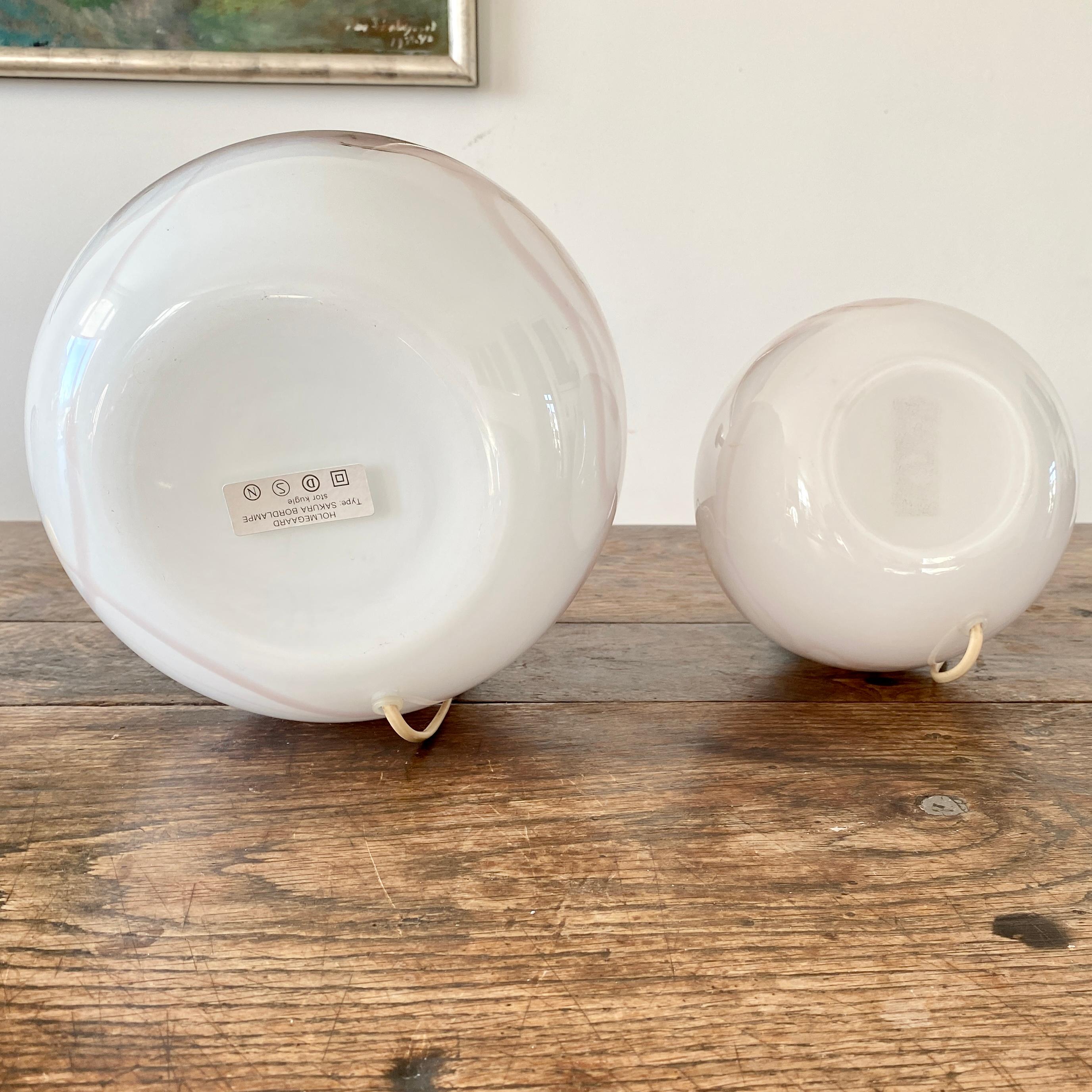 Danish Pair of Sakura Art Glass Lamps by Michael Bang for Holmegaard For Sale 6