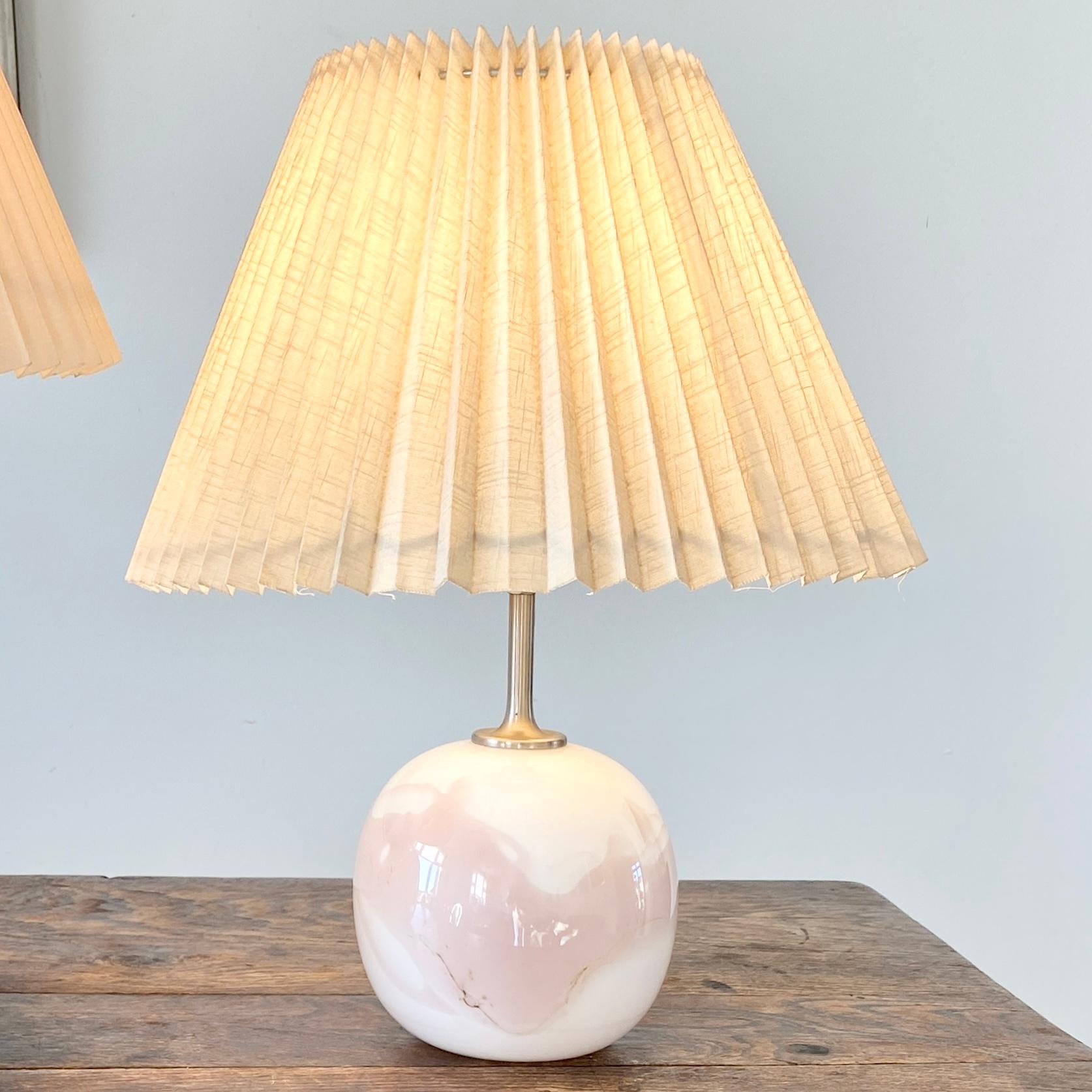 Danish Pair of Sakura Art Glass Lamps by Michael Bang for Holmegaard For Sale 8