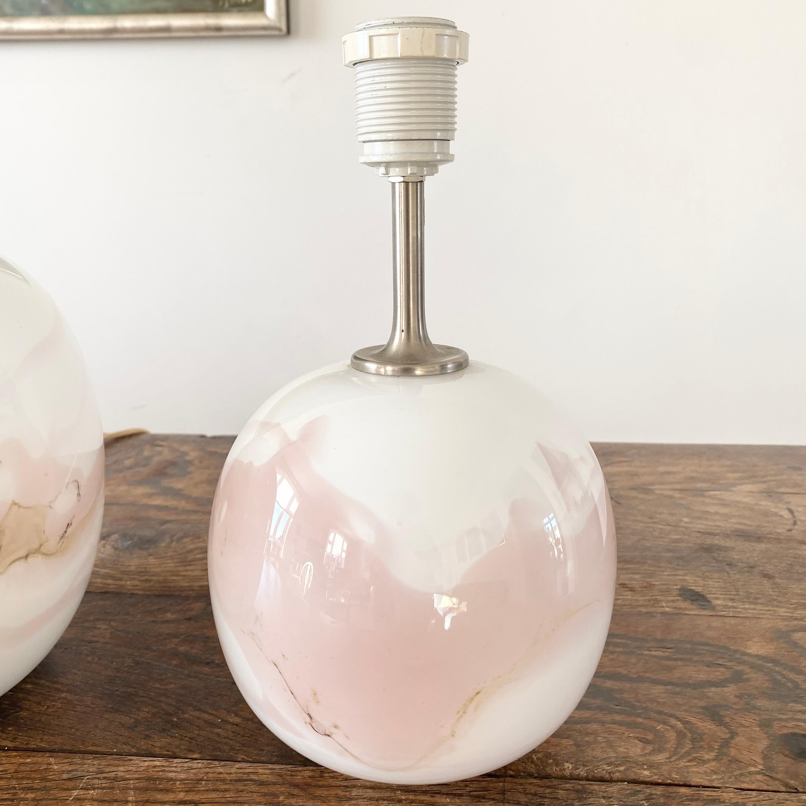 Danish Pair of Sakura Art Glass Lamps by Michael Bang for Holmegaard For Sale 10