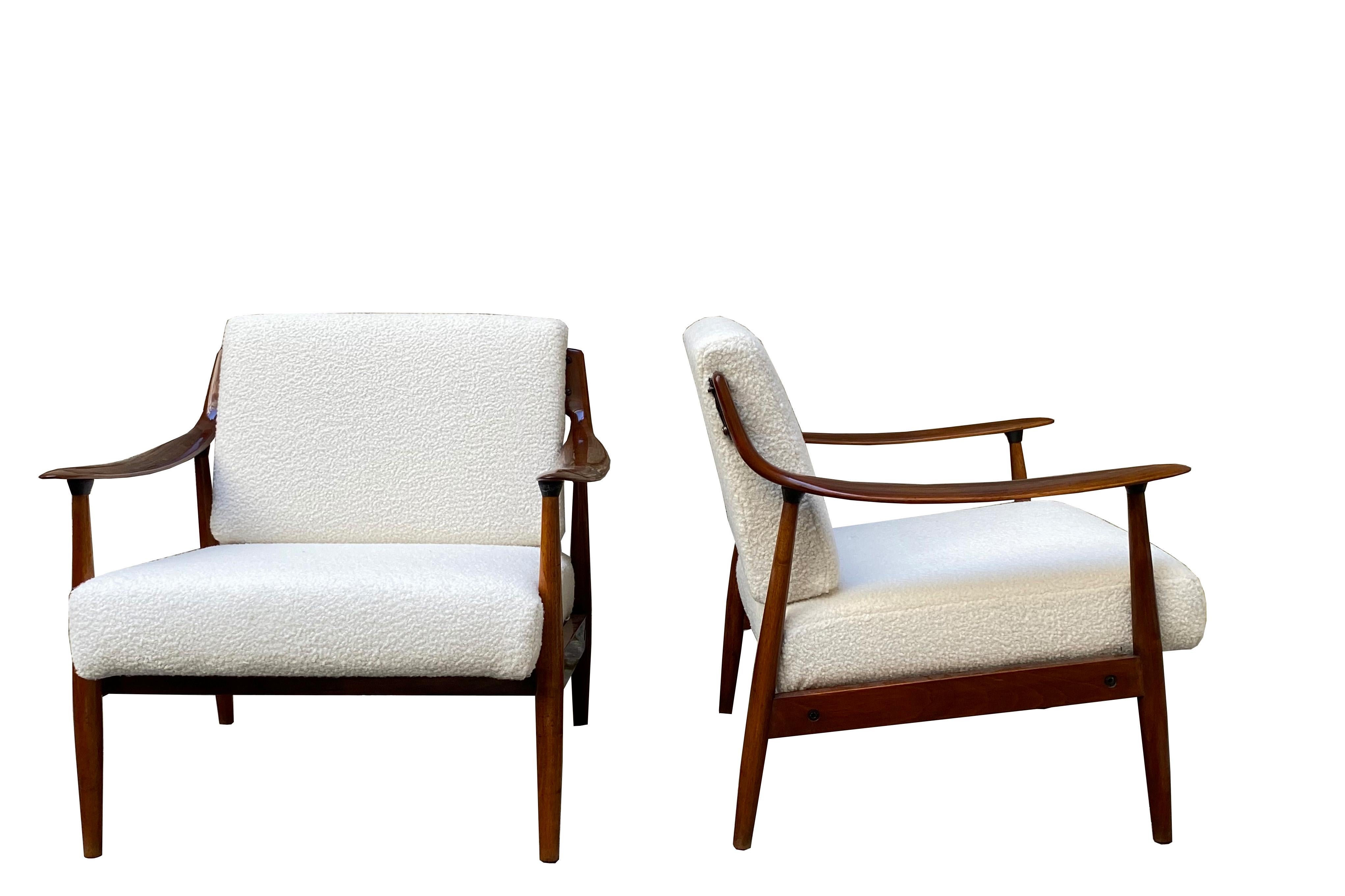 Mid-Century Modern Danish Pair of Wood and White Boucle' Armchairs, 1970s