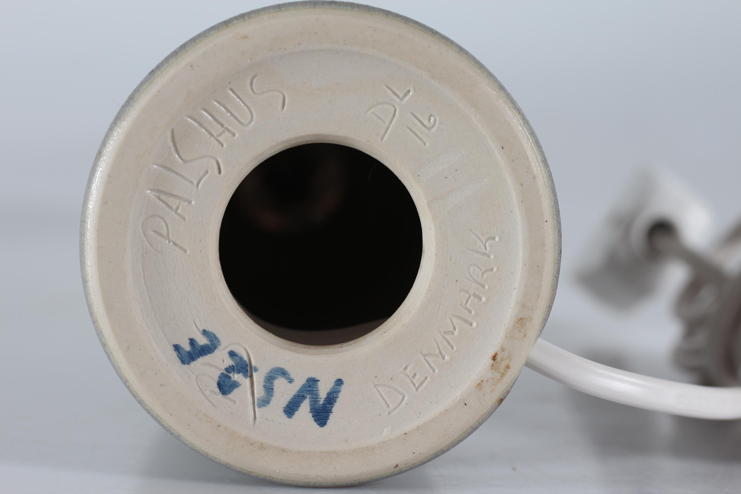 Lampada da tavolo e da letto danese Palshus Small Grey Haresfur Glaze 1960s in vendita 3