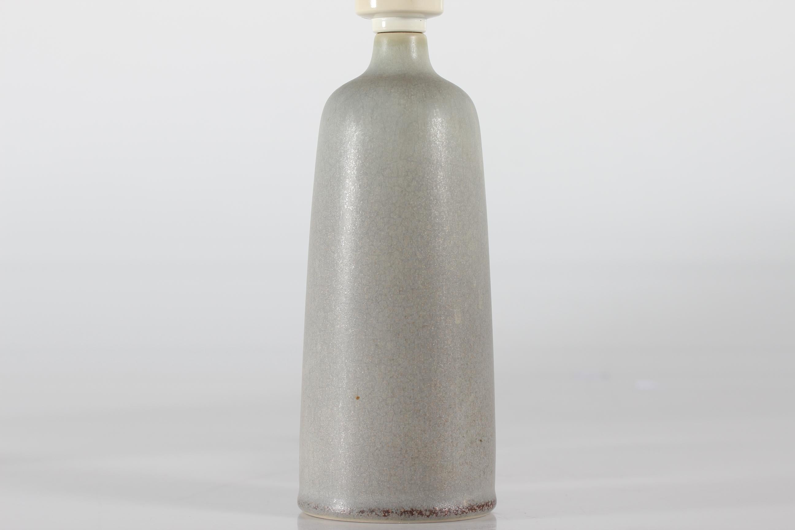 Lampada da tavolo e da letto danese Palshus Small Grey Haresfur Glaze 1960s In condizioni buone in vendita a Silkeborg, Silkeborg