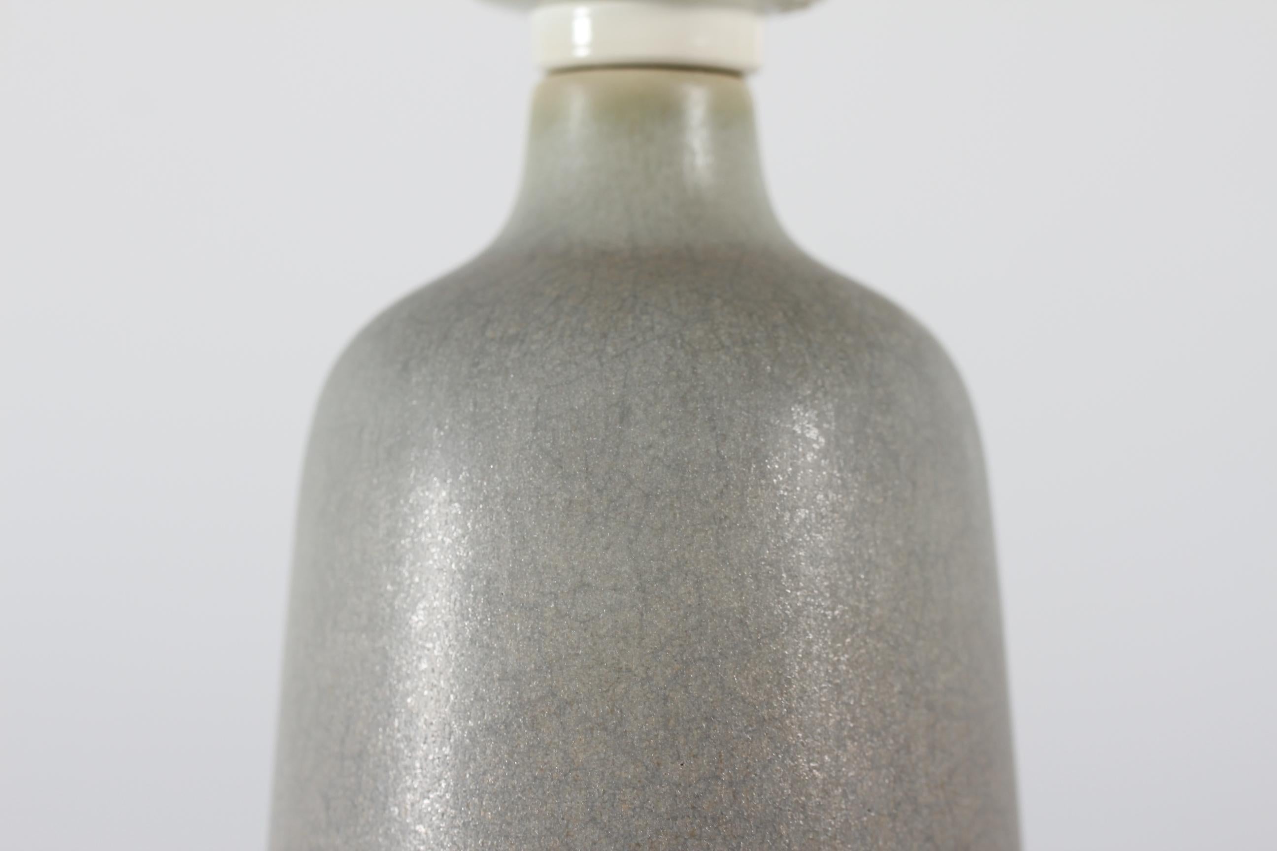 Lampada da tavolo e da letto danese Palshus Small Grey Haresfur Glaze 1960s in vendita 2