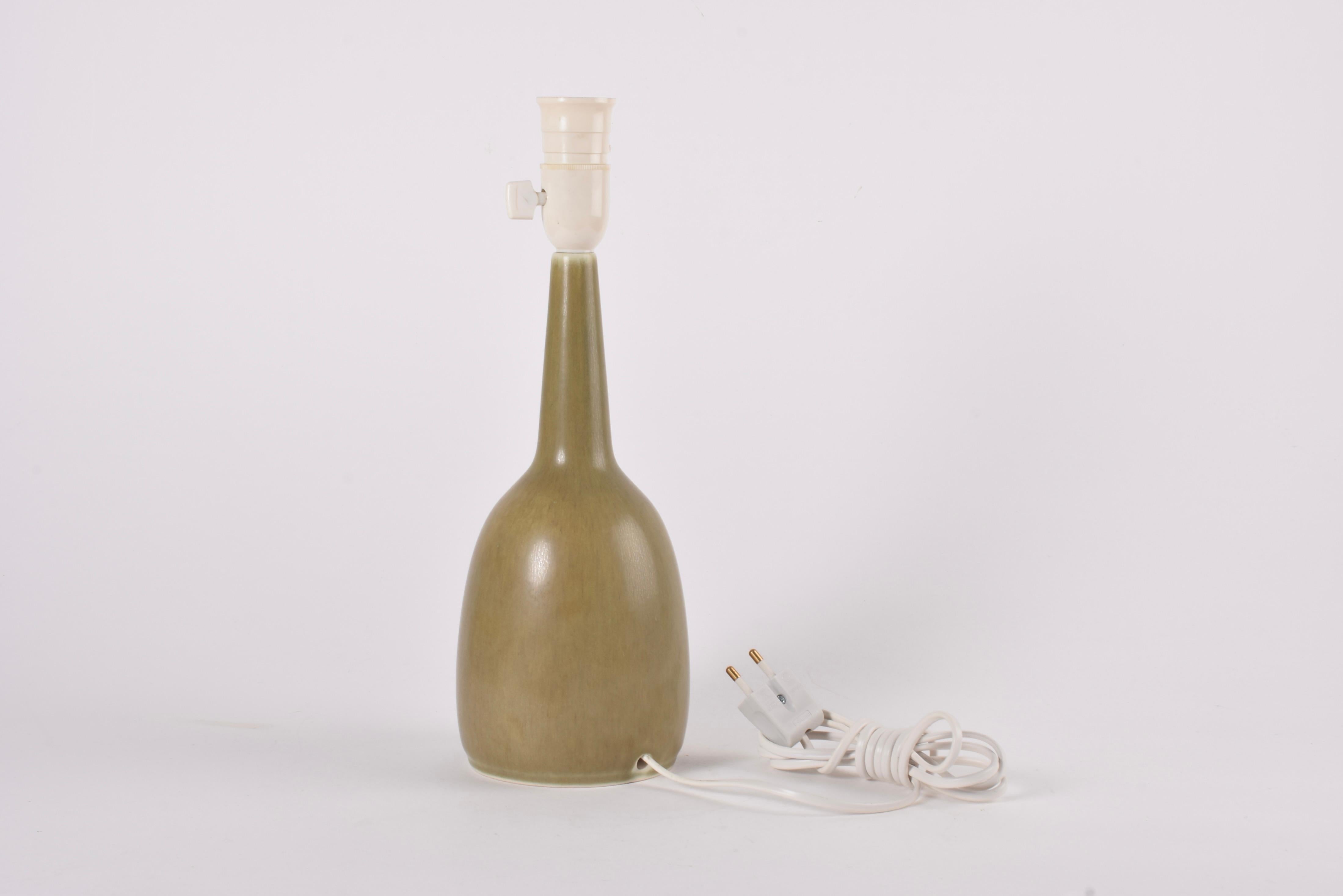 Danois Lampe de table danoise Palshus Olive Green Haresfur Glaze, Midcentury Moderns 1950s en vente