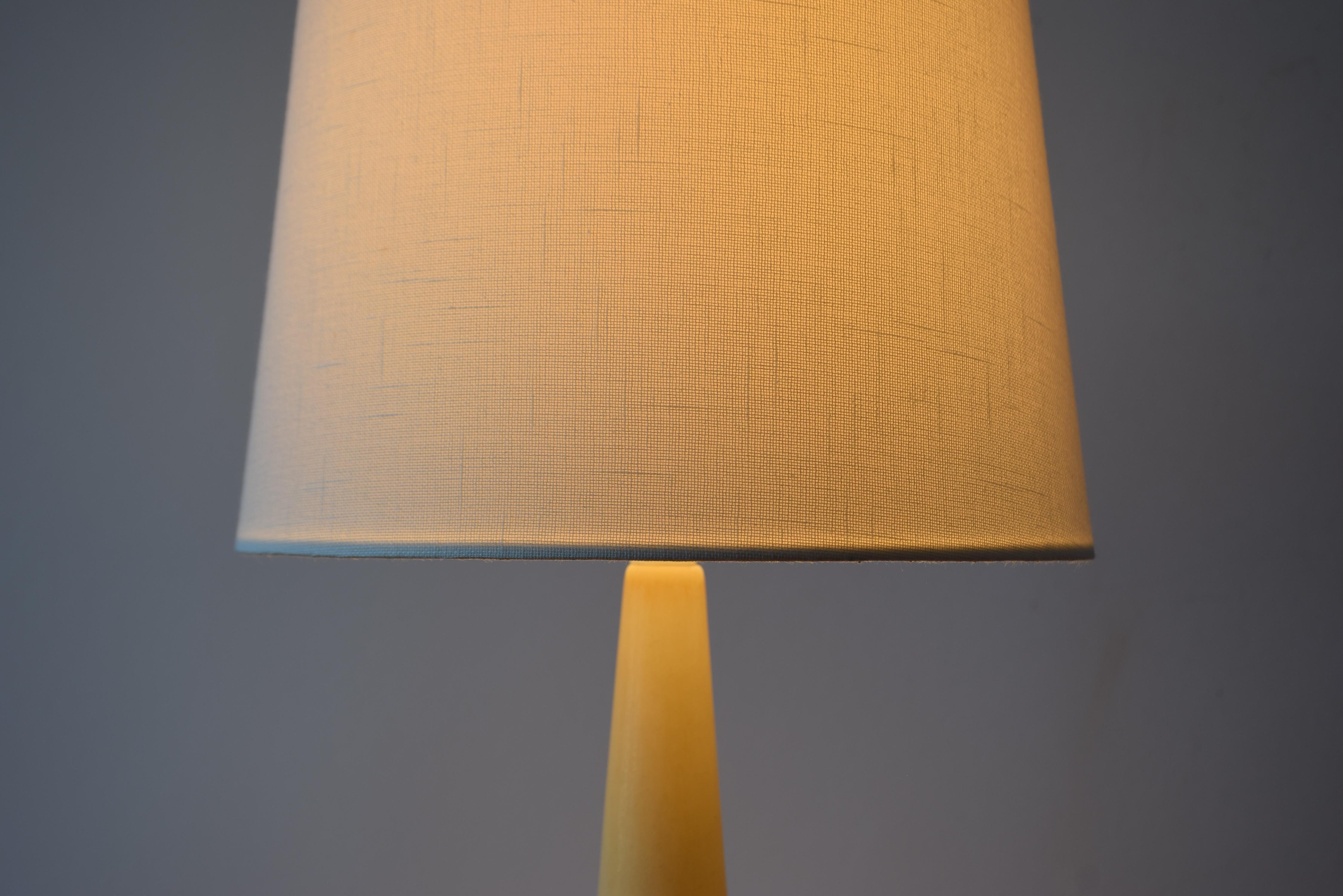 Danish Palshus Table Lamp Pale Yellow Haresfur Glaze, Midcentury Modern 1950s For Sale 2