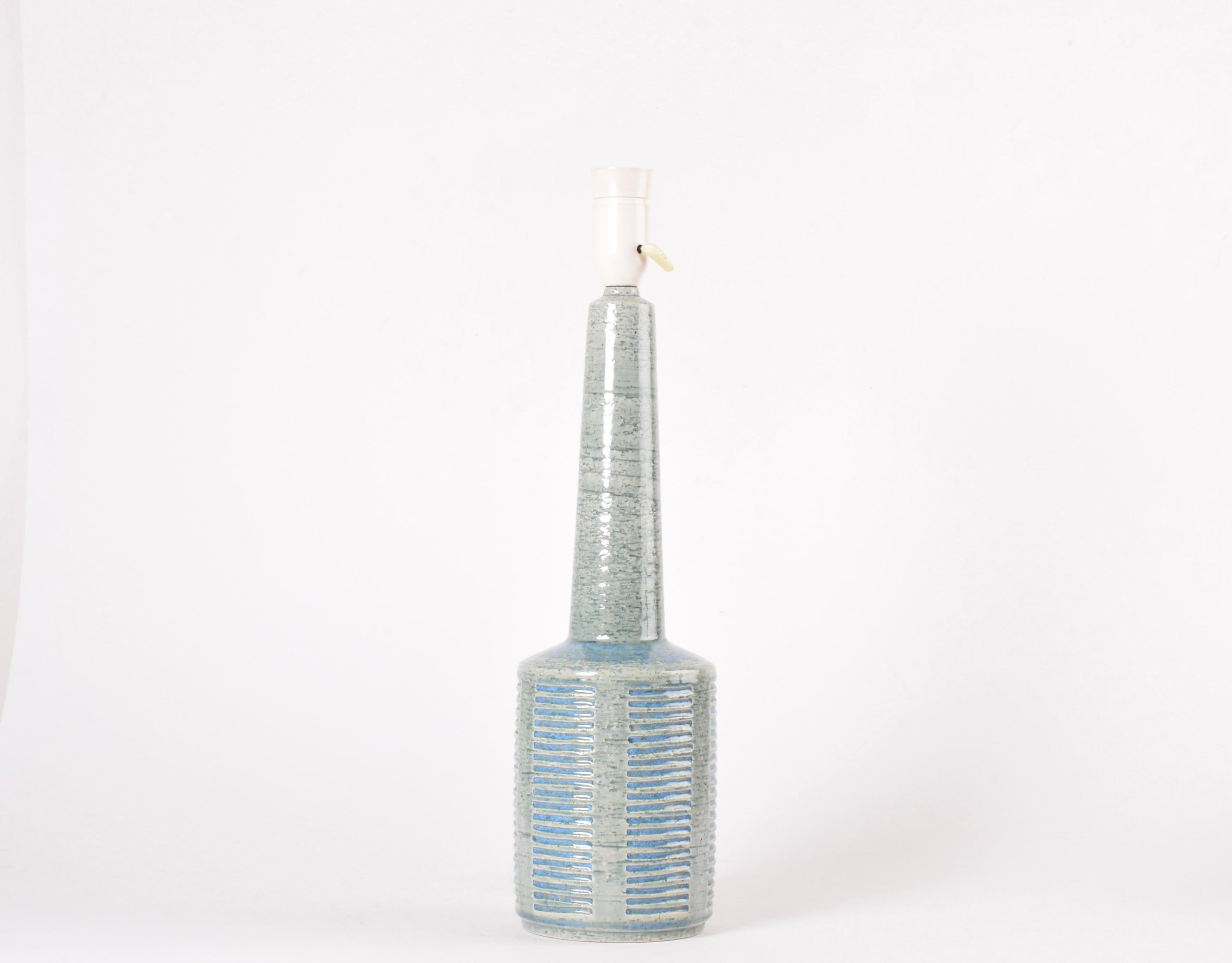 Danese Lampada da tavolo danese Palshus Tall Smalto blu acqua con paralume, ceramica moderna anni '60 in vendita