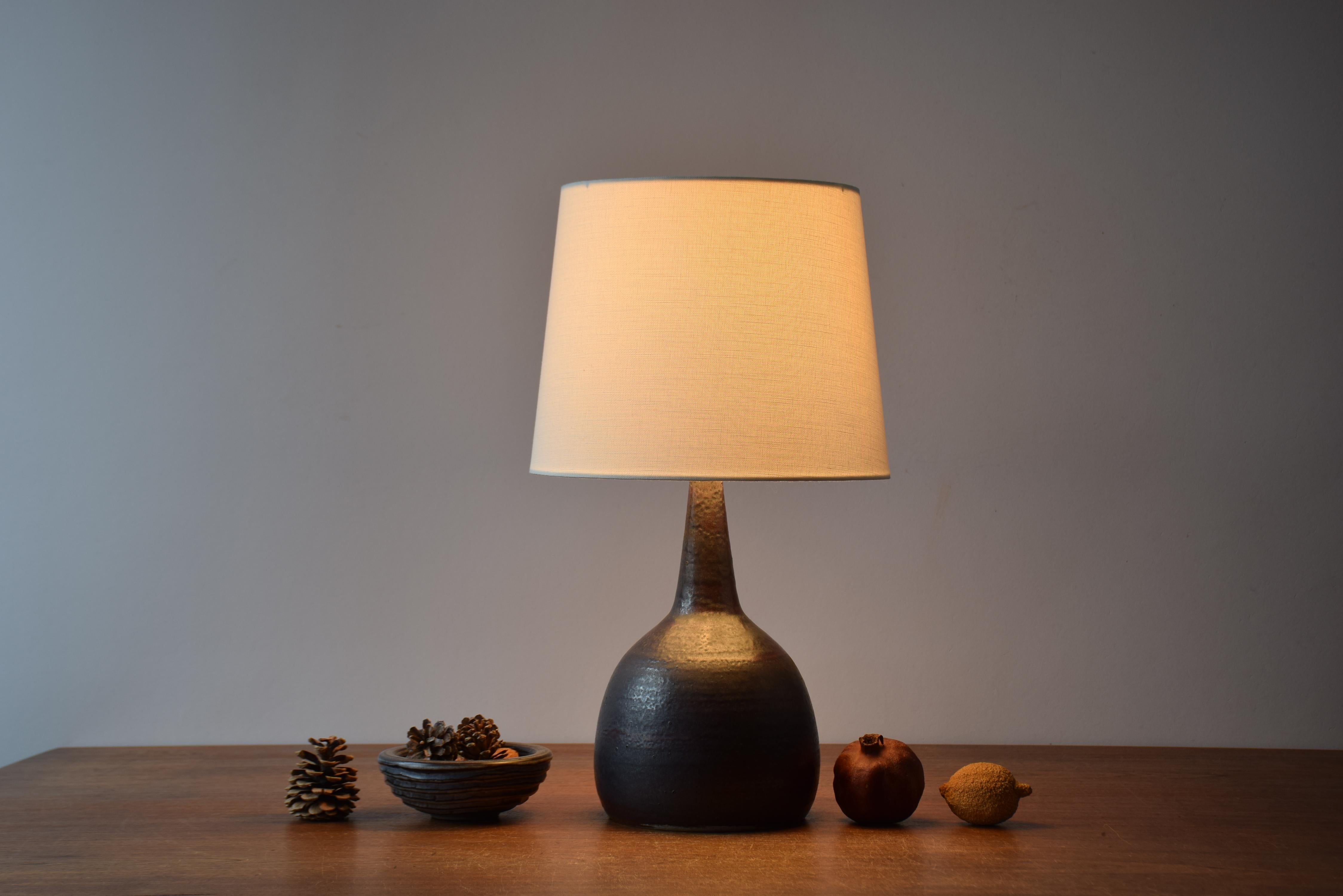 Tall Mid-century Danish ceramic table lamp designed by Per Linnemann-Schmidt for Palshus. Made circa 1960s to early 1970s. 

The glaze is a mixture of brown shades with rust colored elements. It's a rare model from Palshus.

The lamp is made from