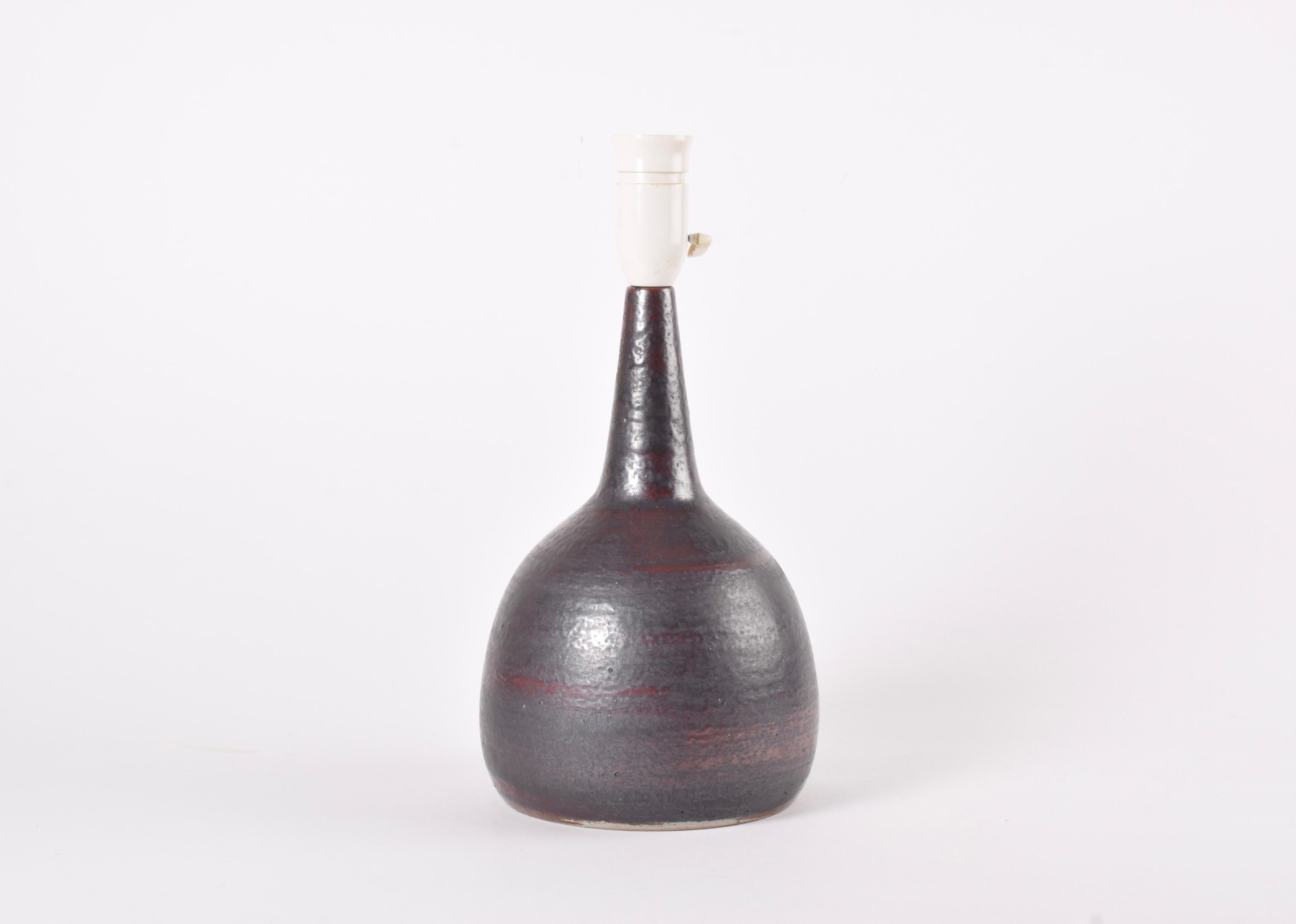 Danois Lampe de table danoise Palshus Brown Rust Glaze avec abat-jour, The Modern Ceramic 1960s en vente
