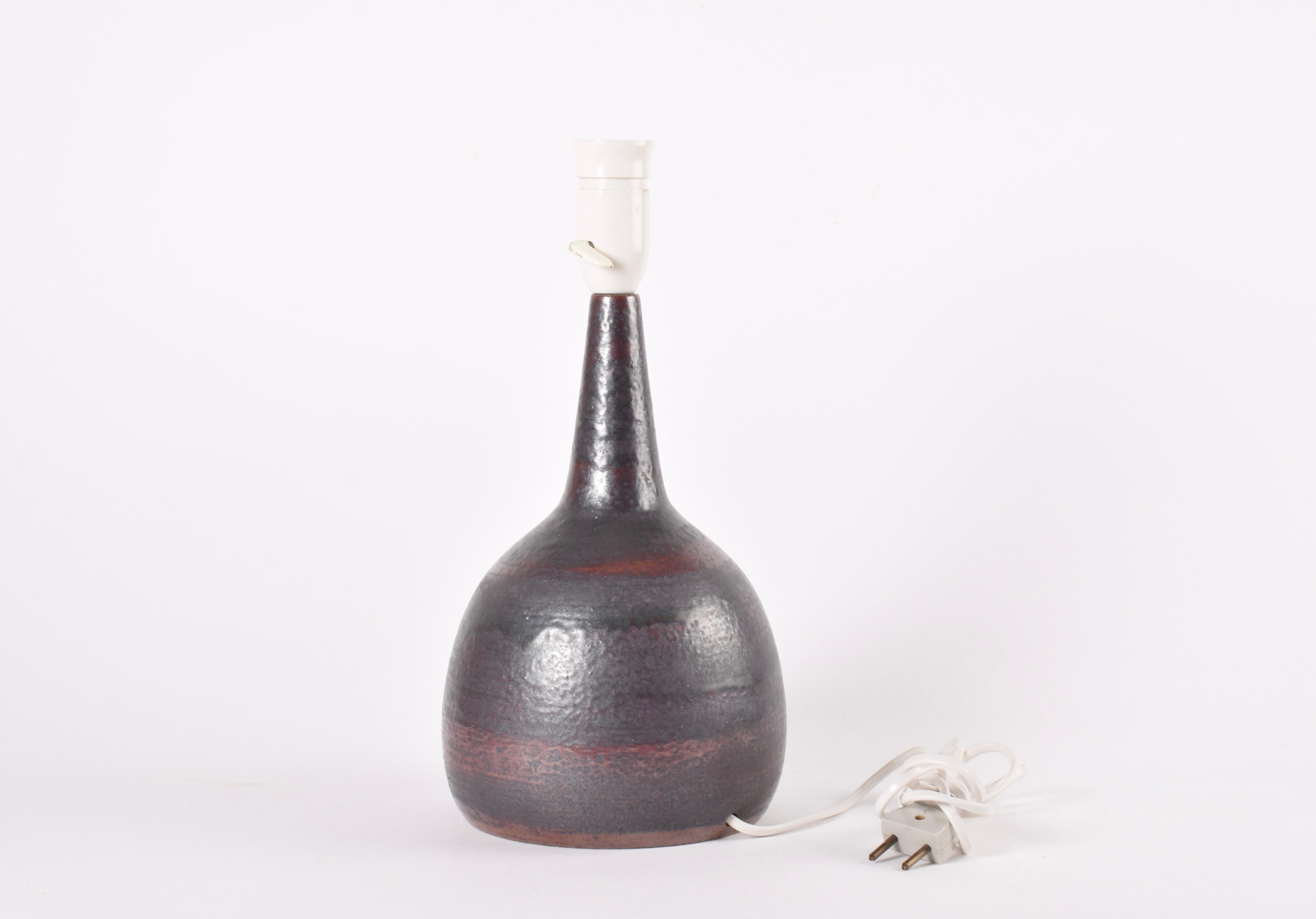 Vernissé Lampe de table danoise Palshus Brown Rust Glaze avec abat-jour, The Modern Ceramic 1960s en vente
