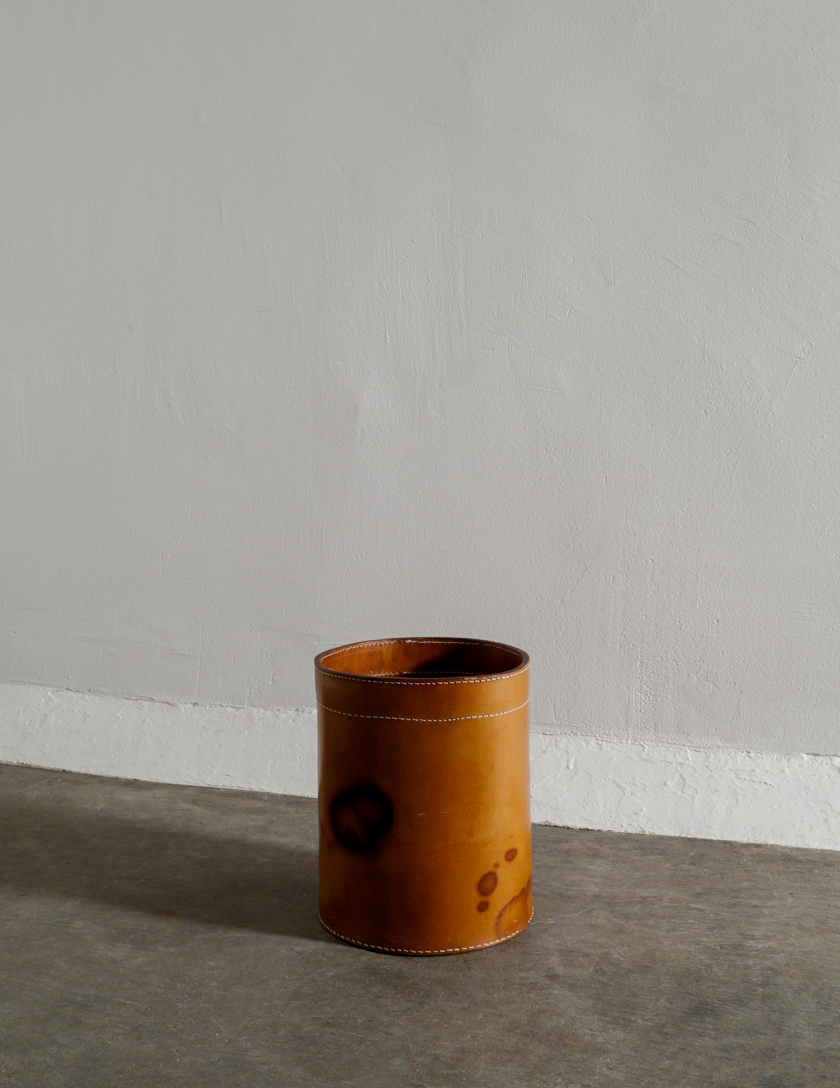 Scandinavian Modern Danish Paper Waste Bin in Patinated Leather Produced in Denmark, 1960s For Sale