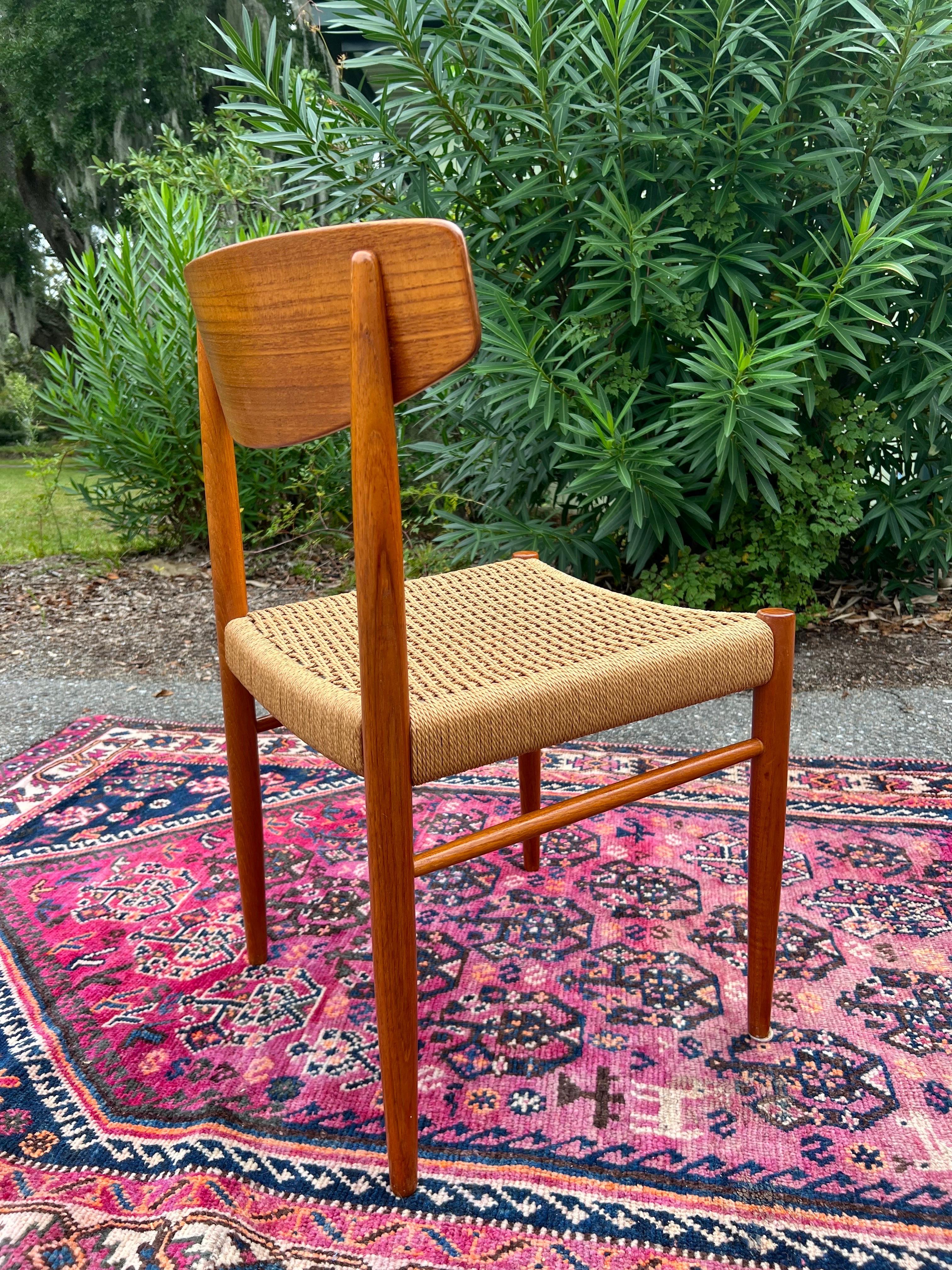 Mid-20th Century Danish Papercord side Chair by Am Mobler