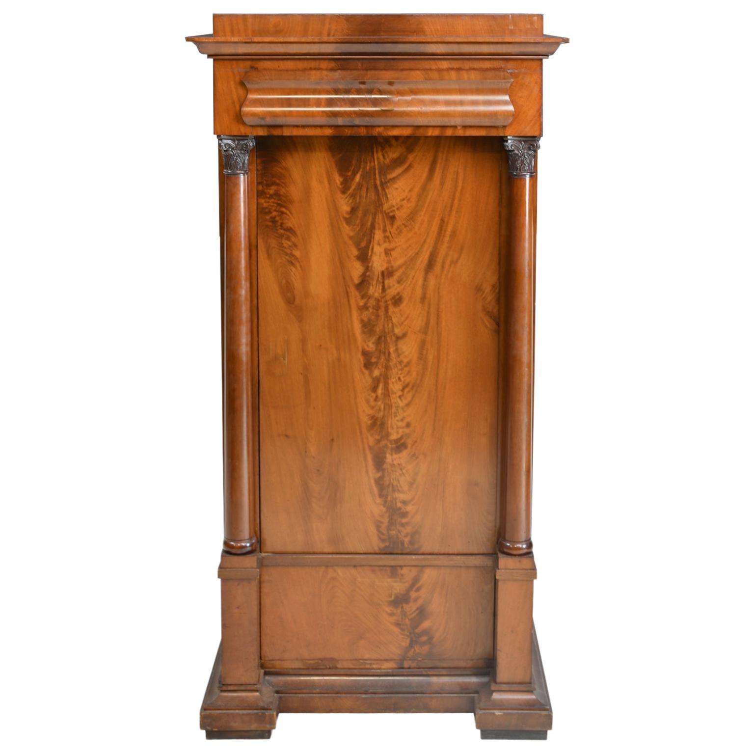 Beautiful example of a Danish Christian VIII pedestal cabinet from the Biedermeier period in figured mahogany with fully turned veneered columns and carved capitals all in West Indies mahogany, circa 1830. All original with flat door a single