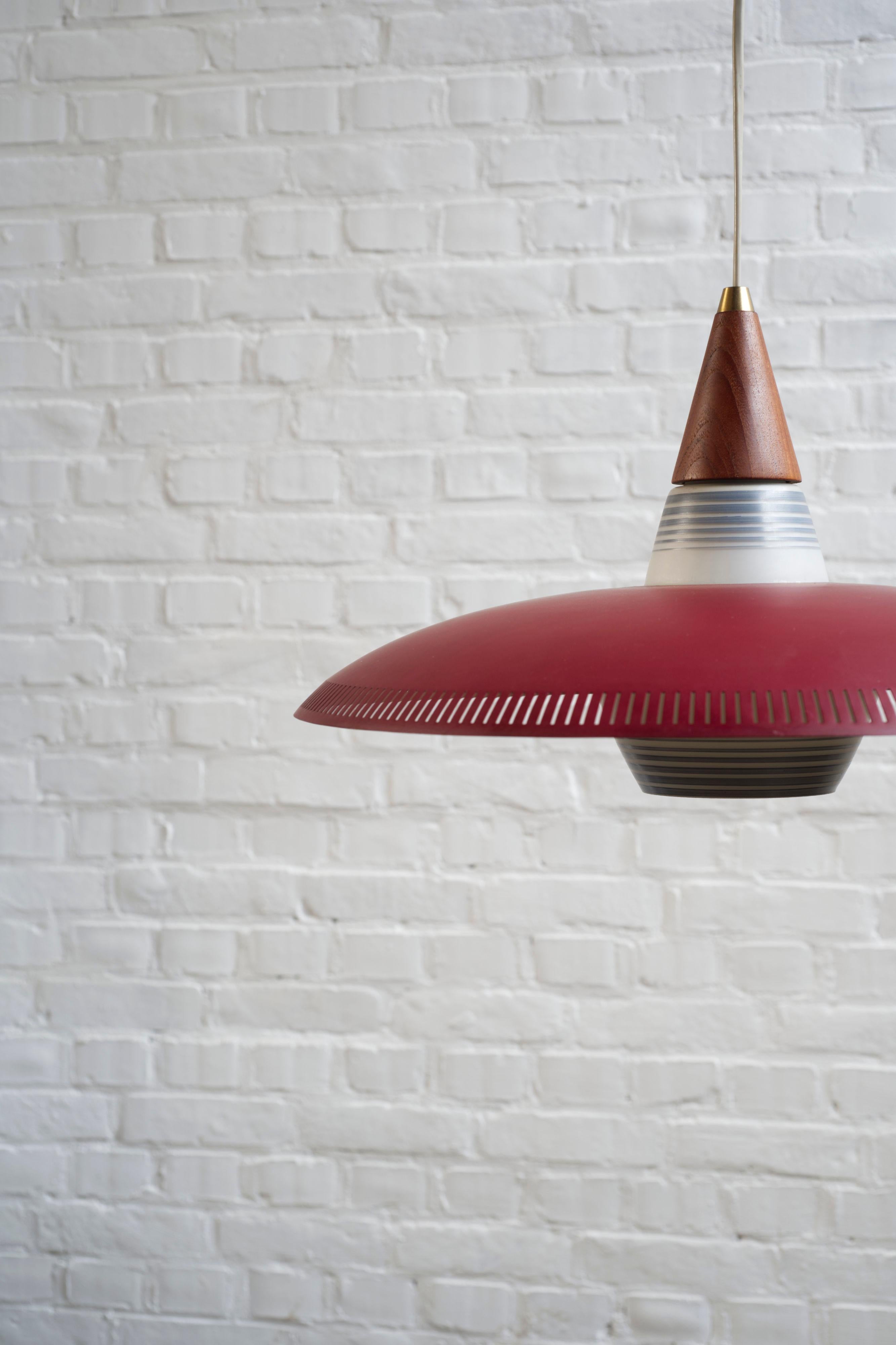 Scandinavo moderno Lampada a sospensione danese, anni '60 in vendita