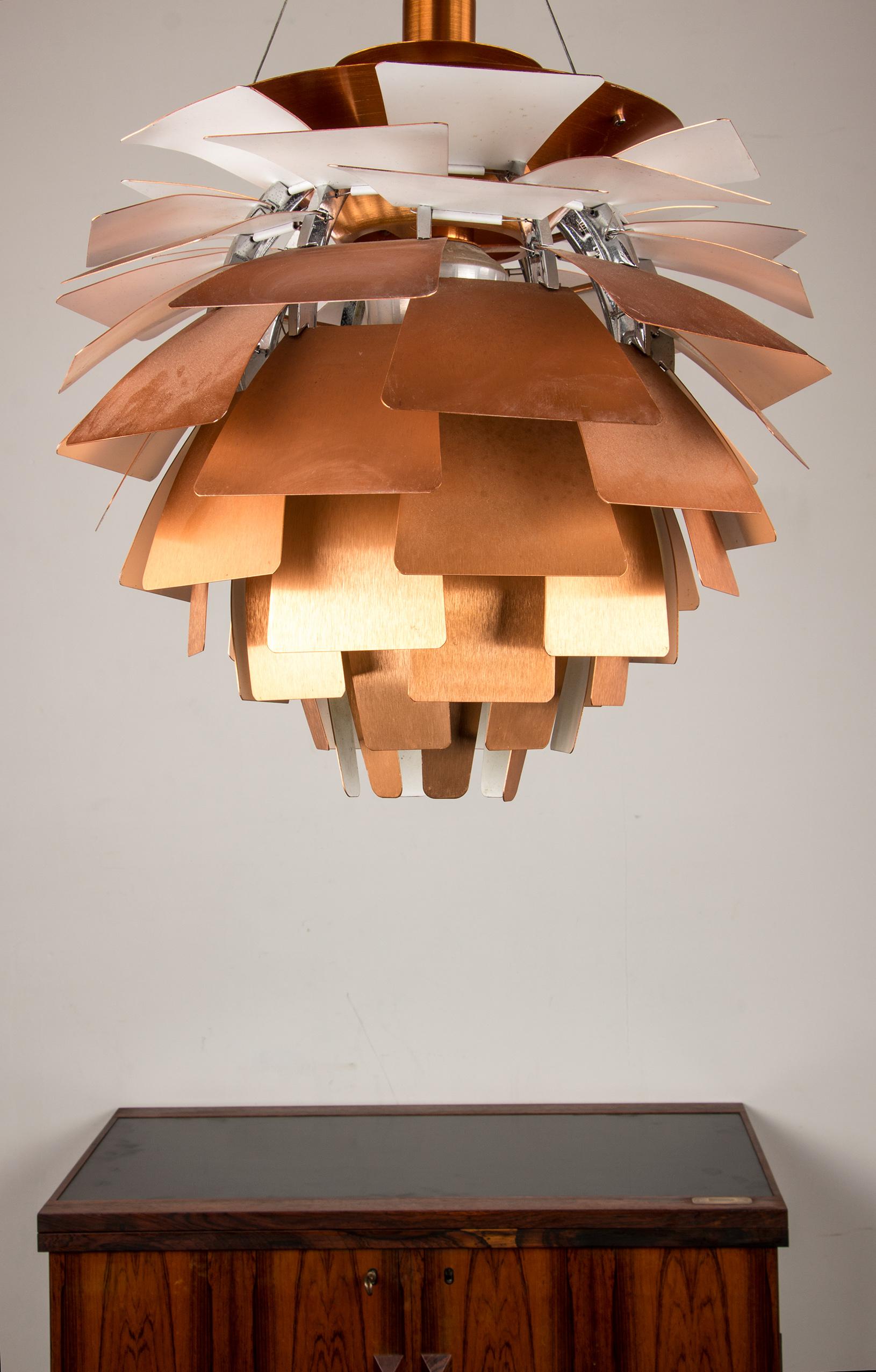 Danish pendant light called PH “Artichoke” in copper metal by Poul Henningsen. In Excellent Condition In JOINVILLE-LE-PONT, FR