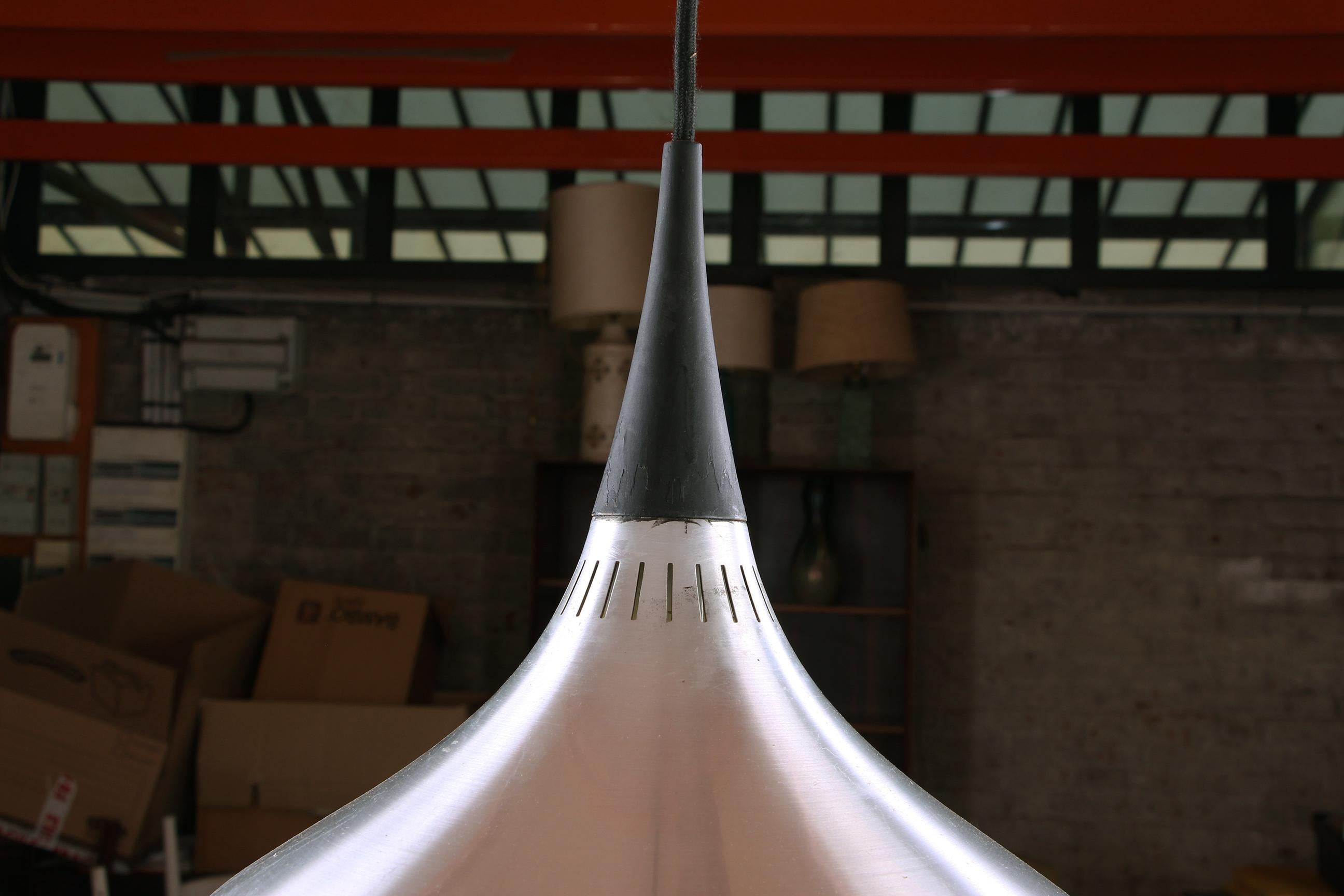 Lampada a sospensione danese in metallo cromato, modello orient, Jo Hammerborg per Fog. In condizioni buone in vendita a JOINVILLE-LE-PONT, FR