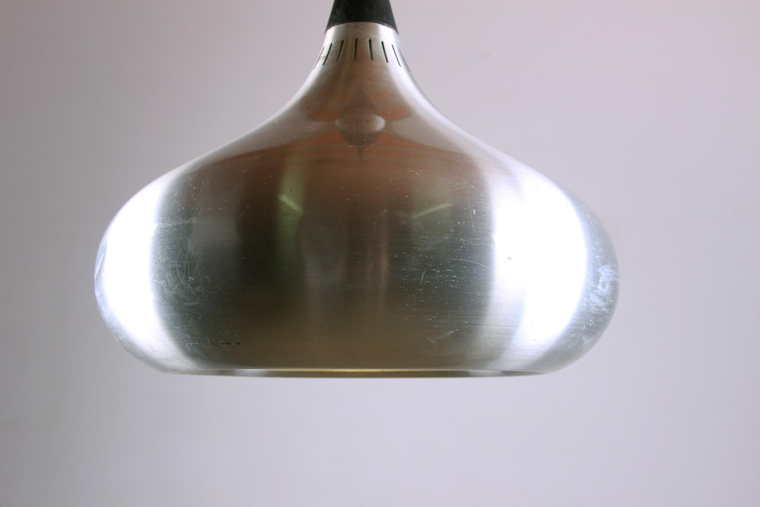 Metallo Lampada a sospensione danese in metallo cromato, modello orient, Jo Hammerborg per Fog. in vendita