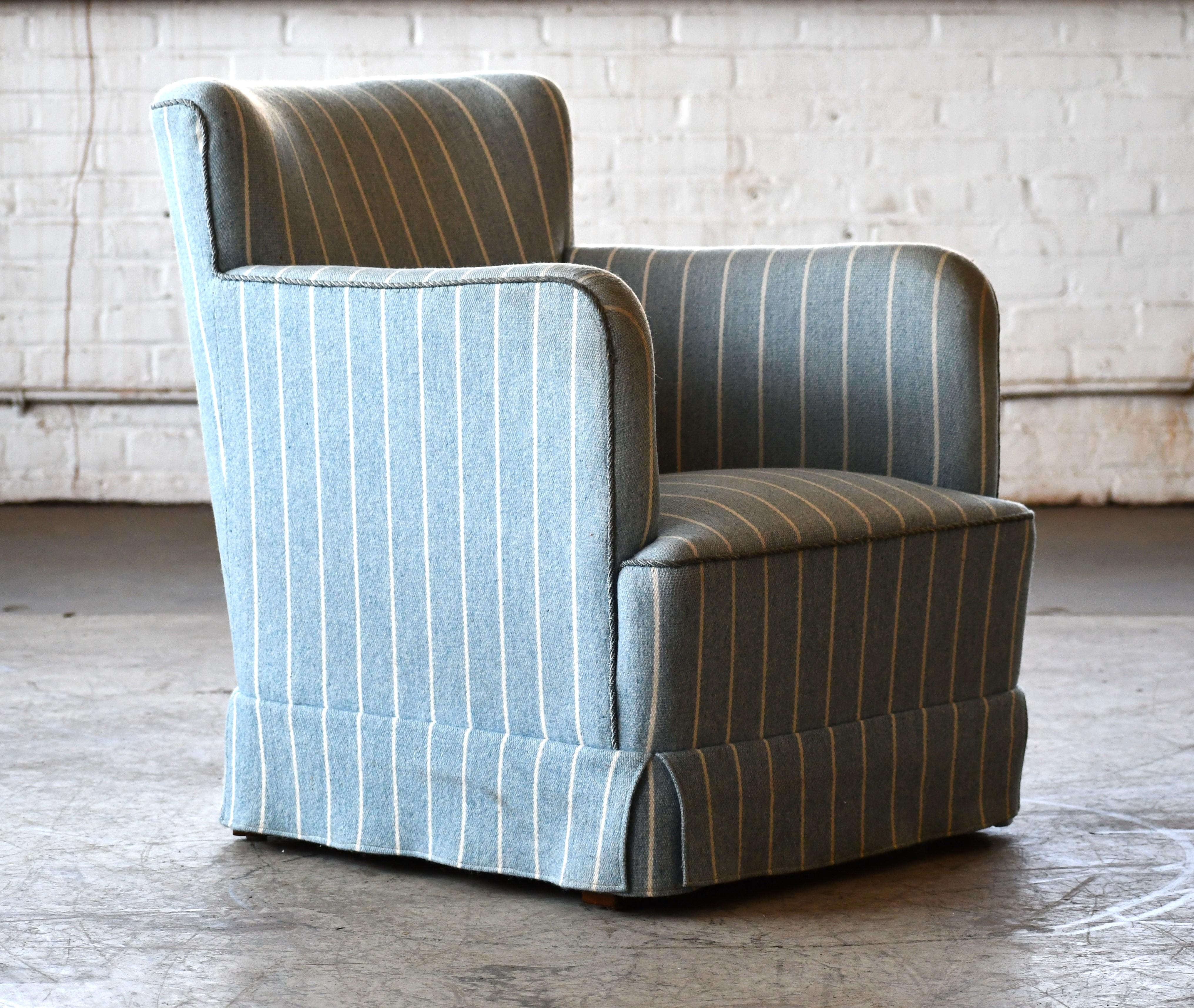 Danish Peter Hvidt Style Lounge Chair in Light Blue Striped Wool For Sale 3