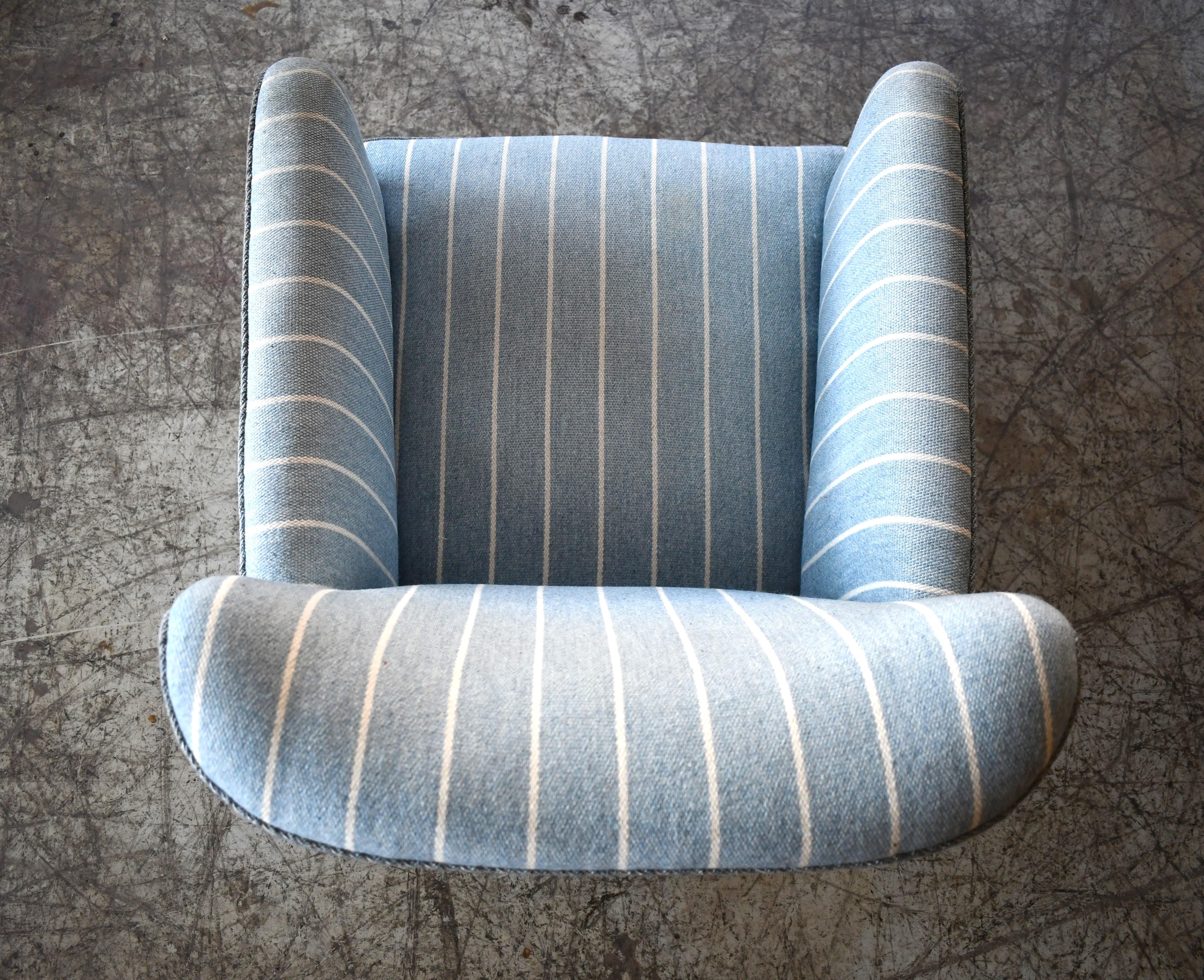 Danish Peter Hvidt Style Lounge Chair in Light Blue Striped Wool For Sale 4
