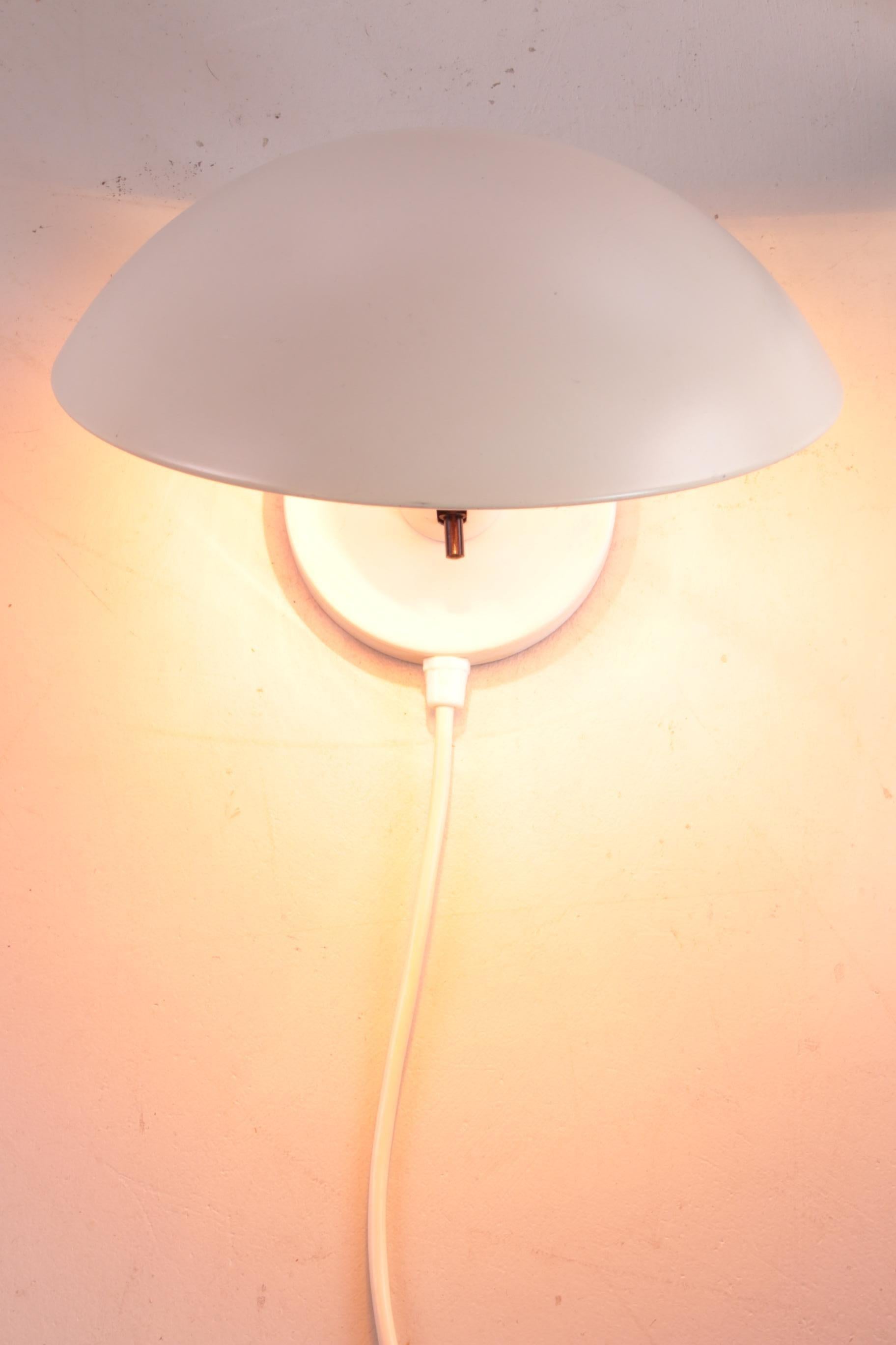 Danish PH Hat wall lamp by Poul Henningsen for Louis Poulsen, 1960s In Good Condition In Oirlo, LI
