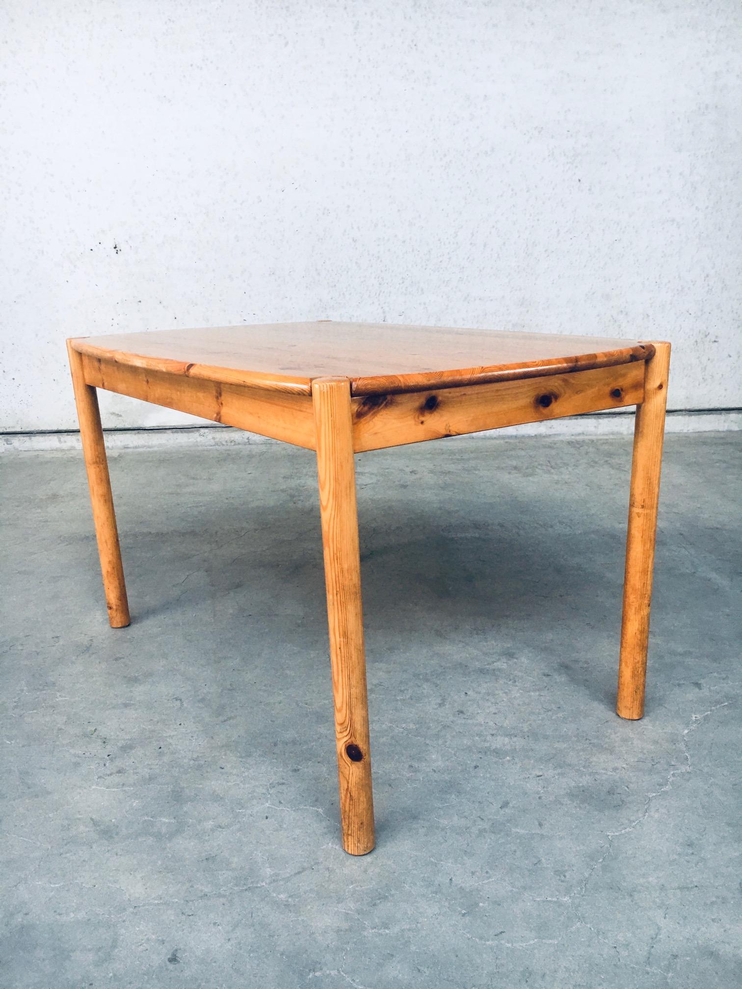 Dänische Kiefernholzstühle und Tischset im Stil von Rainer Daumiller, um 1975 im Angebot 15