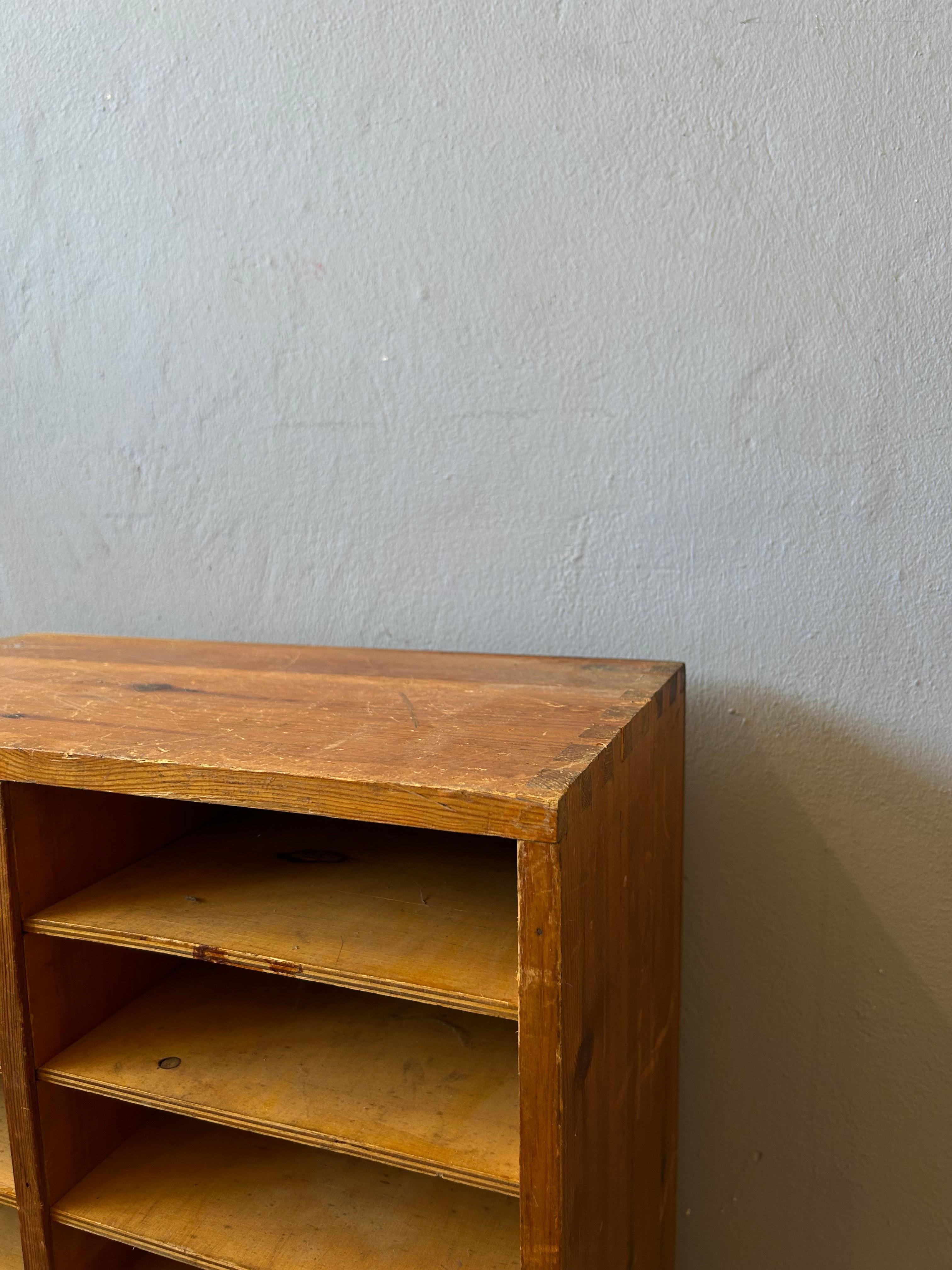 Rare Danish solid pine filing shelf made for the danish postal service in the 1940s.

This filing shelf was made by a talented danish craftsman in the 1940s and its edges are tapered together with beautiful solid visible joints.

This piece was