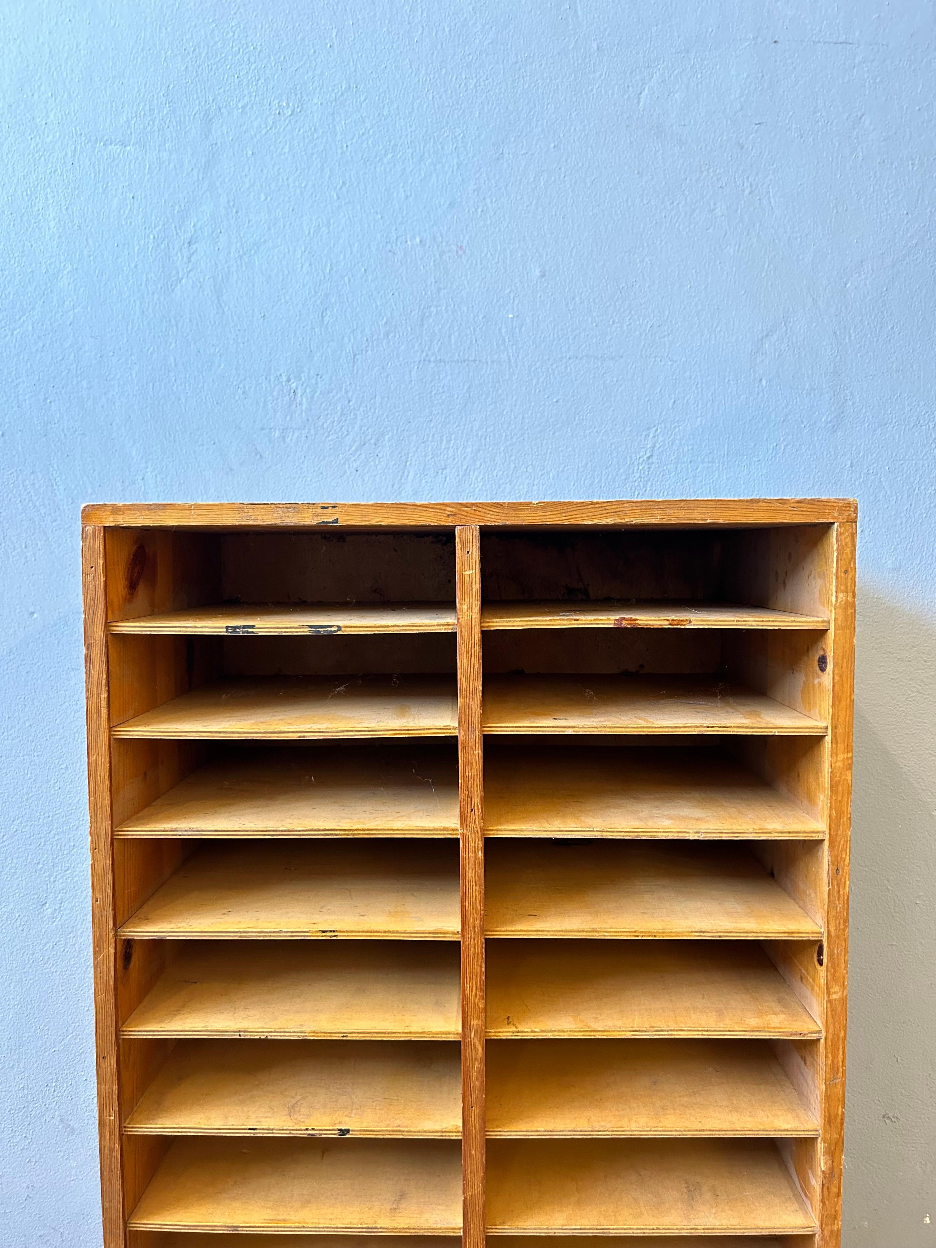 Danish Pine Filing Shelf 1940s In Good Condition In Valby, 84