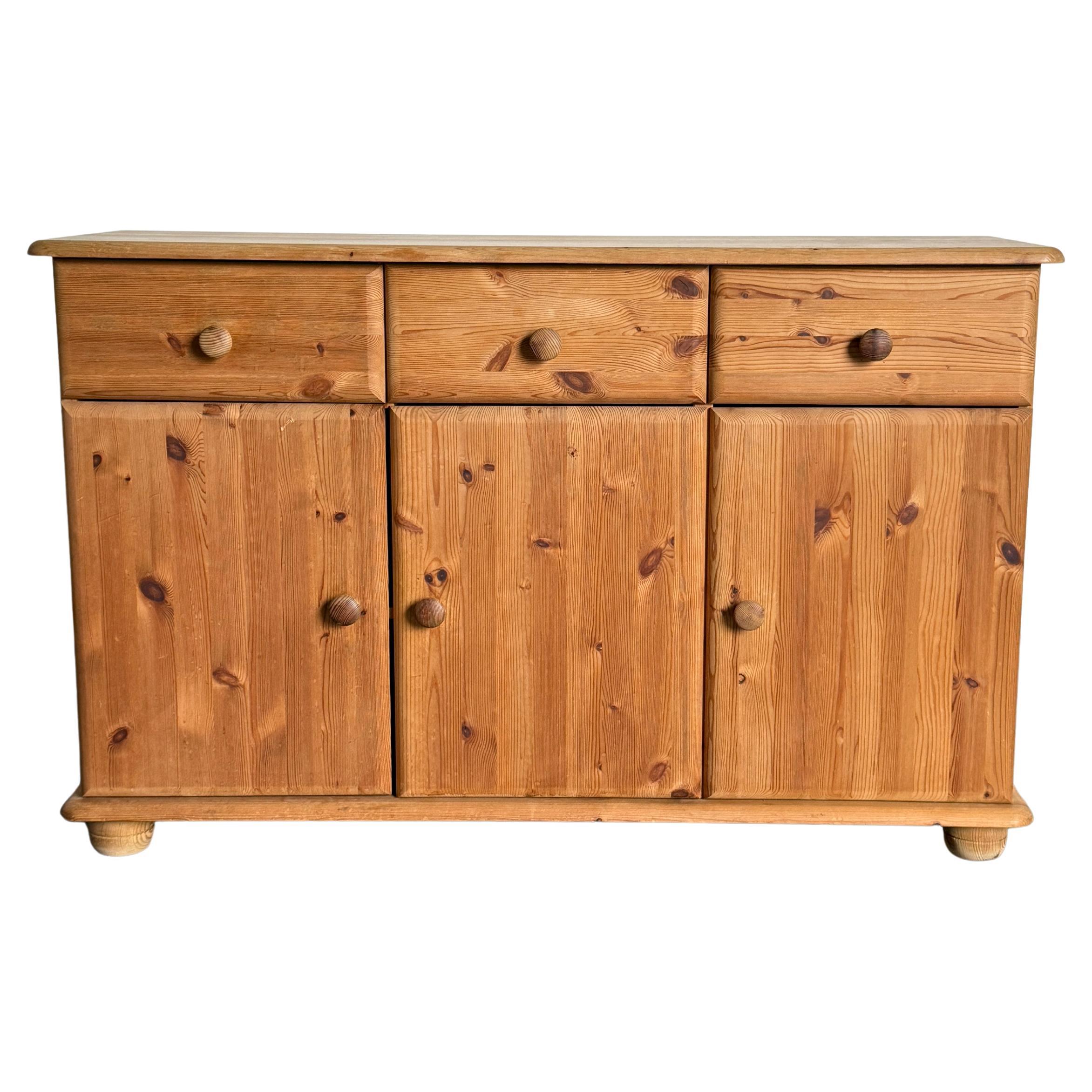 Credenza in pino danese