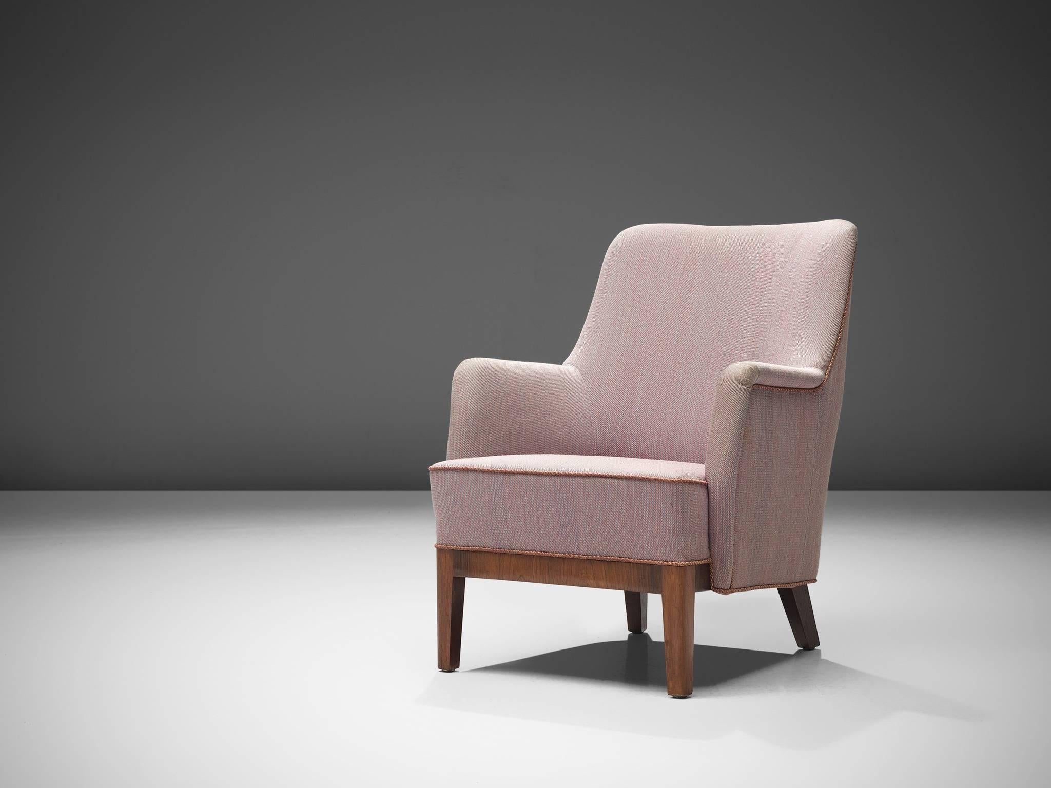 Armchair pink wool fabric rosewood, Denmark, 1960s.

This classic highback armchair show refined Danish craftsmanship and aesthetics. The backs feature a slightly tilted back and comfortable pink seating and back, as can be expected from Danish
