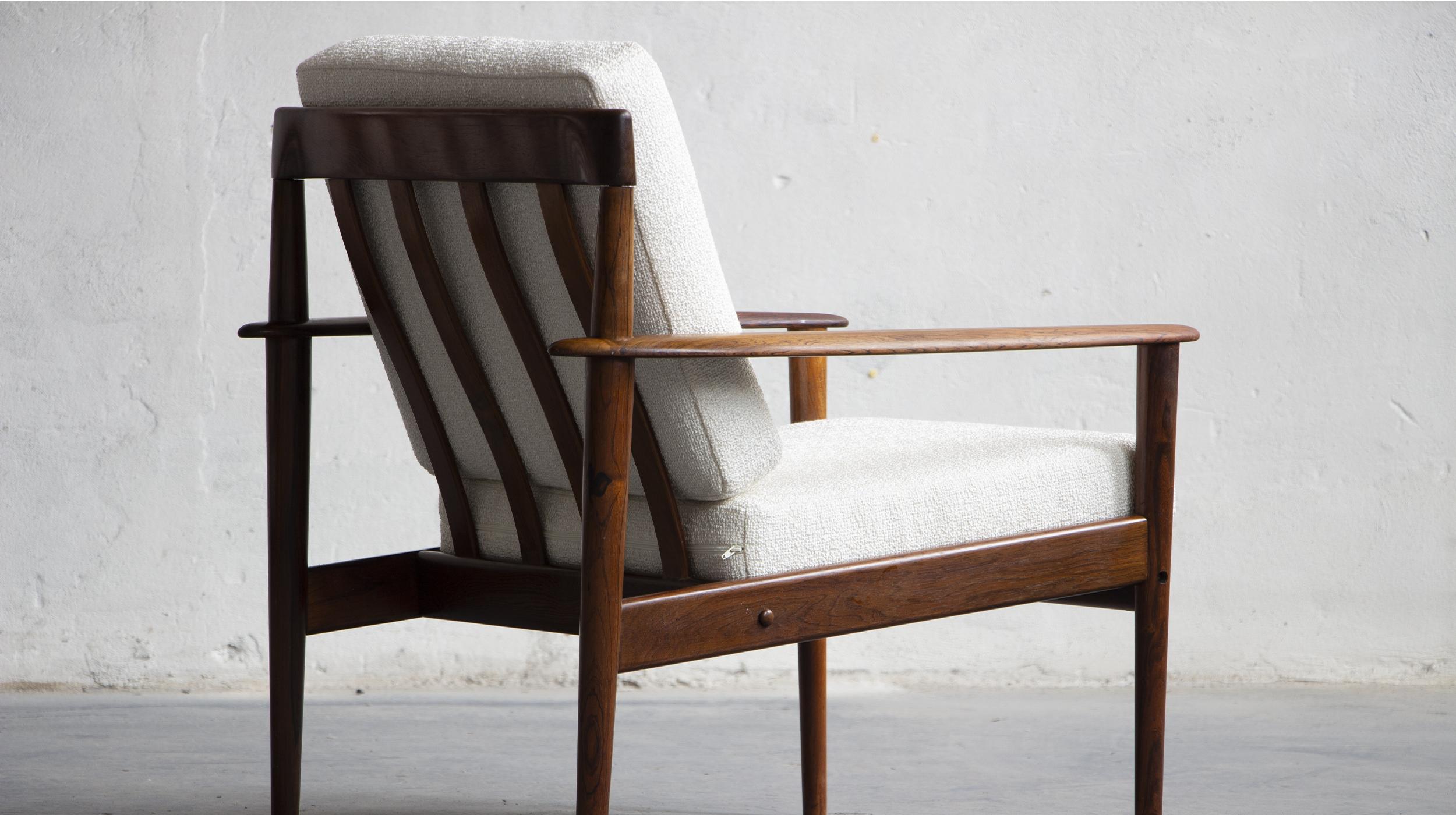 Danish “PJ 56” armchairs by Grete Jalk for Poul Jeppesen  In Good Condition For Sale In LYON, FR