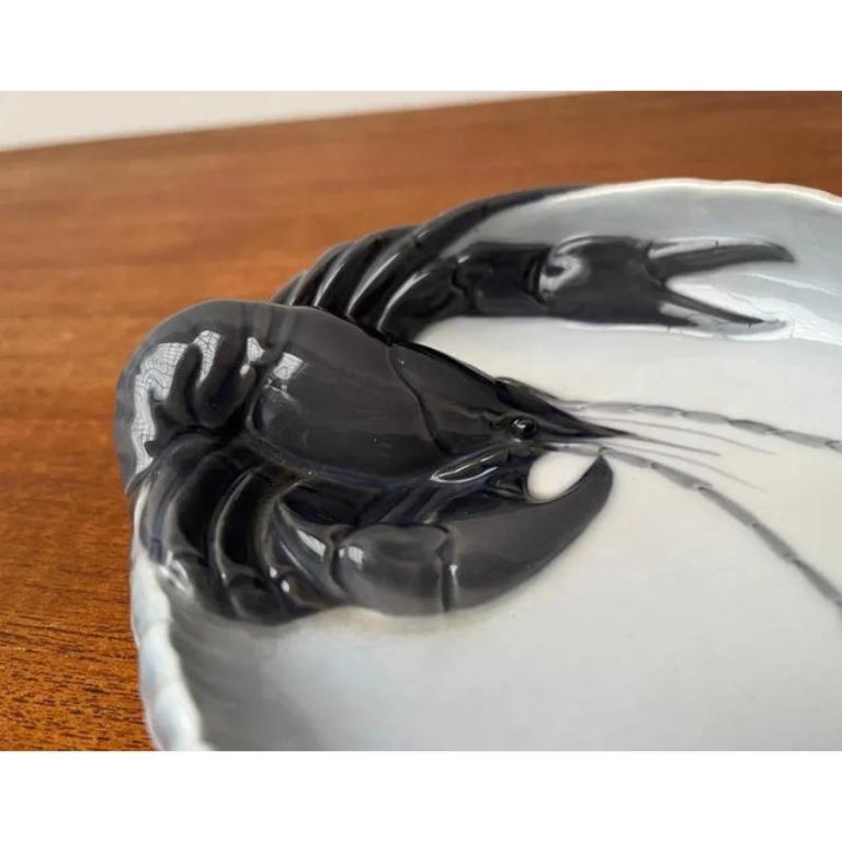 Bol à homard en porcelaine danoise par Erik Nielsen pour Royal Copenhagen, en très bon état. Conçue de 1920 à 1949 Cette pièce porte une marque d'attribution.

Informations complémentaires :
Matériaux : Porcelaine
Style : Moderne du milieu du