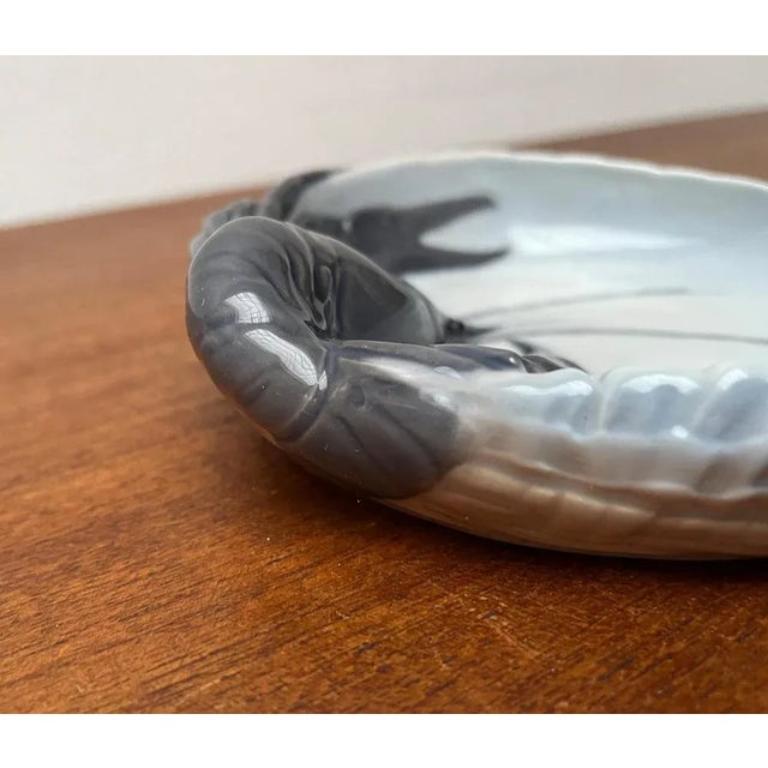 20ième siècle Bol à homard en porcelaine danoise d'Erik Nielsen pour Royal Copenhagen en vente