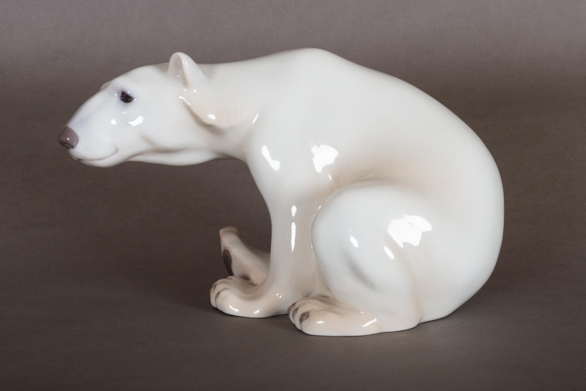 Danish Porcelain Polar Bear Figurine by Dahl Jensen for Bing & Grøndahl In Good Condition In Asaa, DK