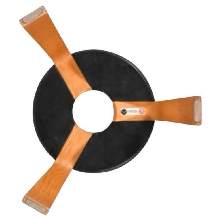 Scandinave moderne Tabouret danois post-moderne en hêtre courbé de Magnus Olesen en vente